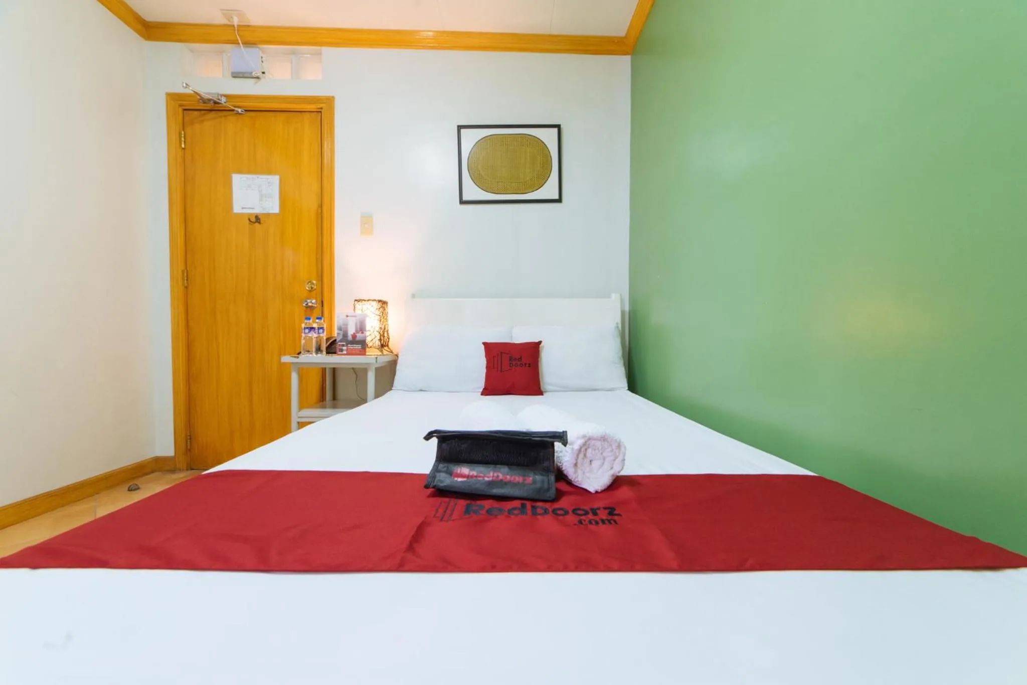 Photo of the whole room, Bed in RedDoorz @ Arimbay Legazpi City