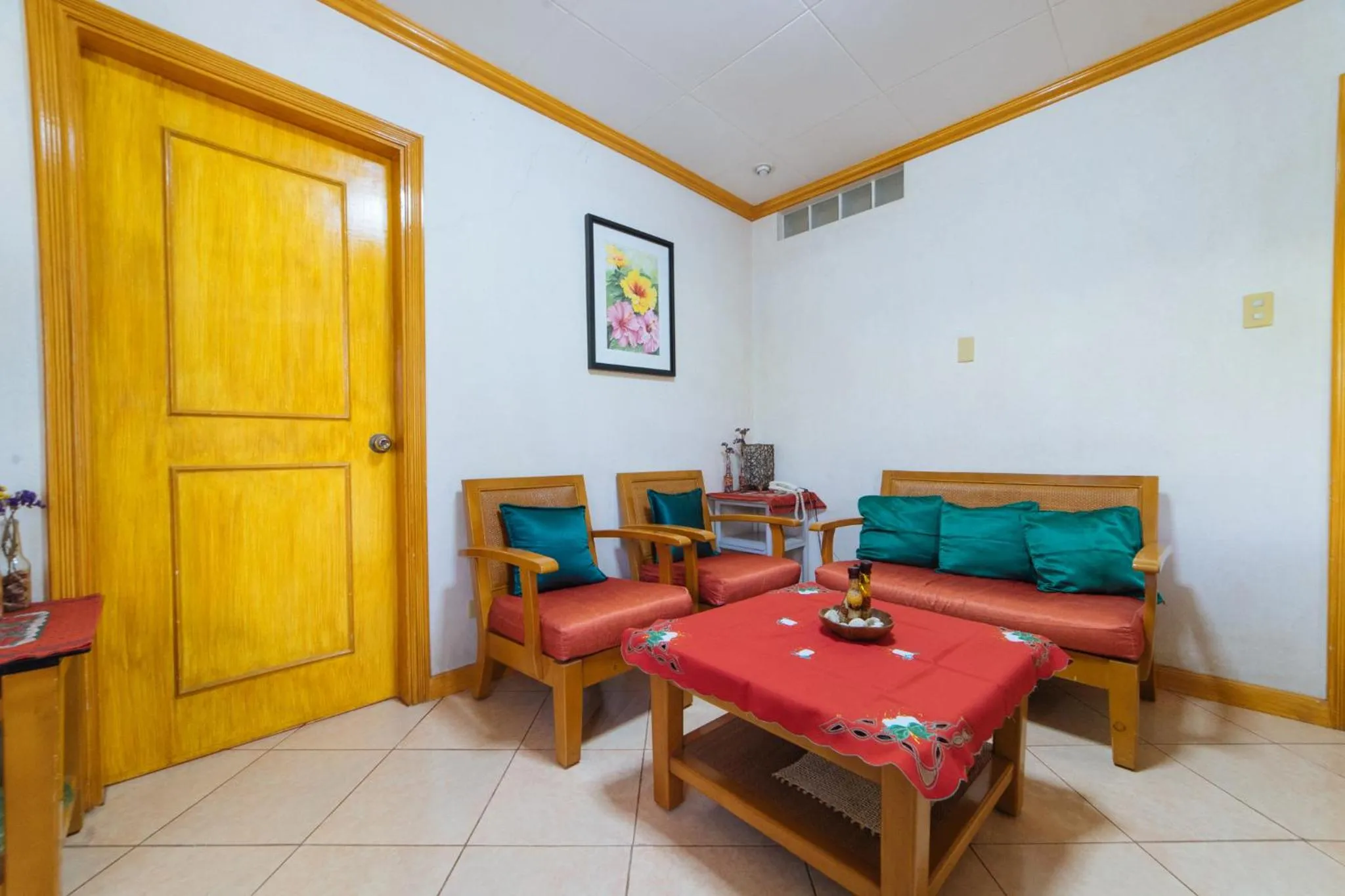 Living room in RedDoorz @ Arimbay Legazpi City