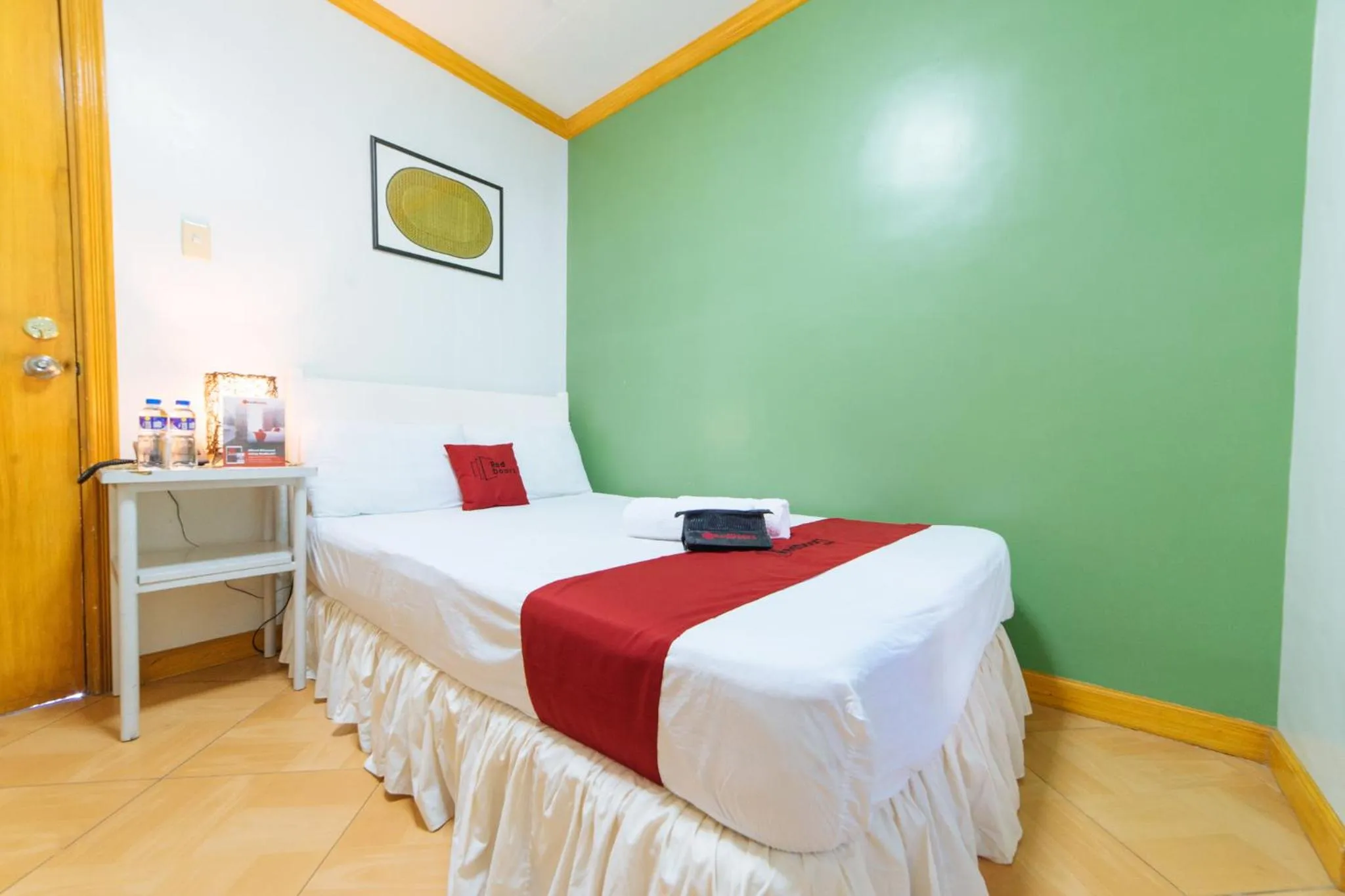 Photo of the whole room, Bed in RedDoorz @ Arimbay Legazpi City