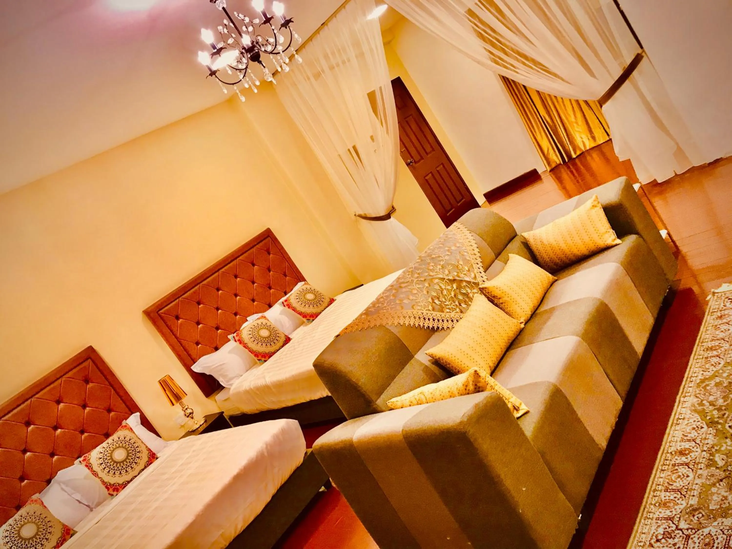 Art Heritage at Lucky 7