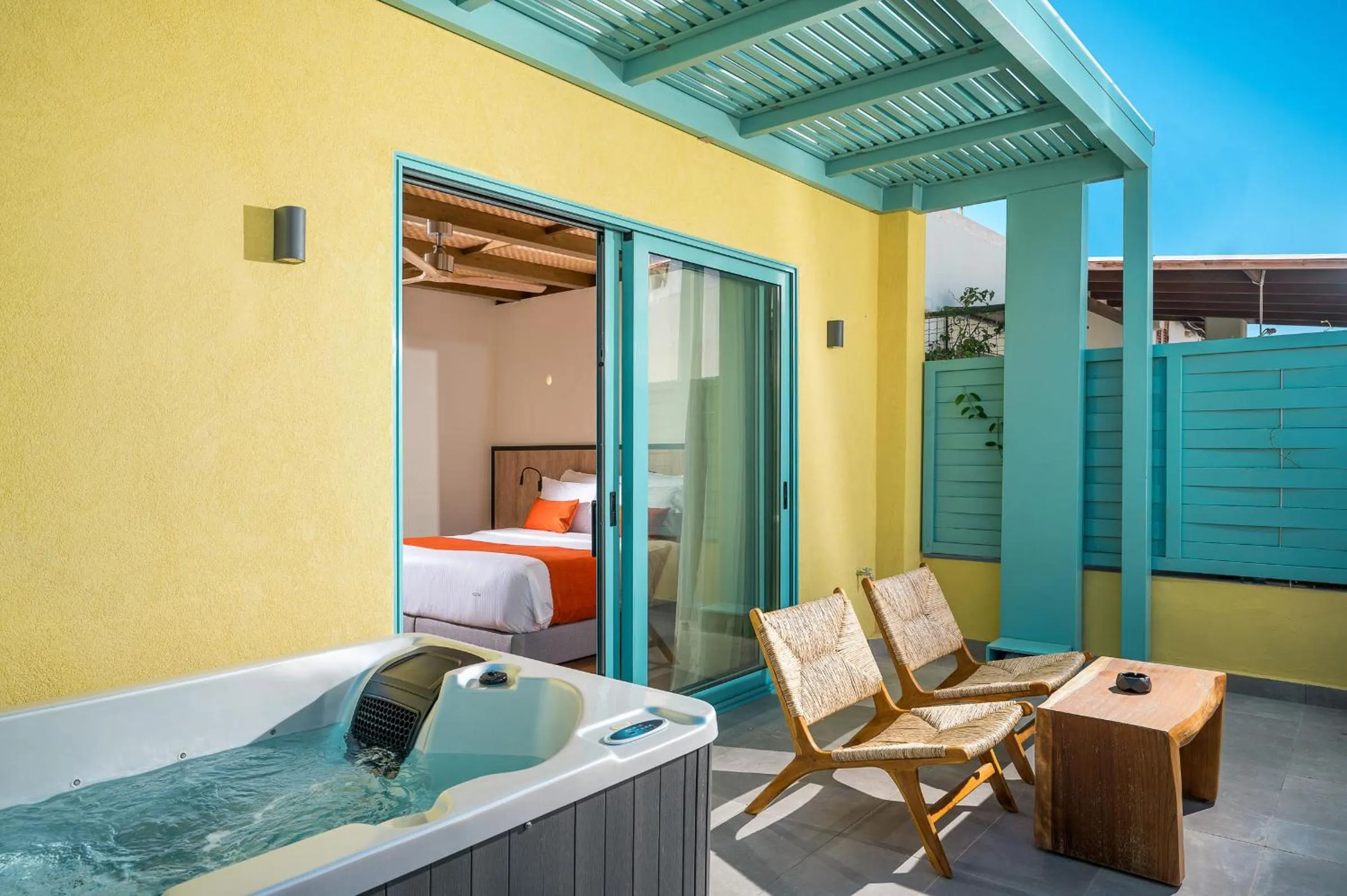 Hot Tub in Artion Boutique by Enorme