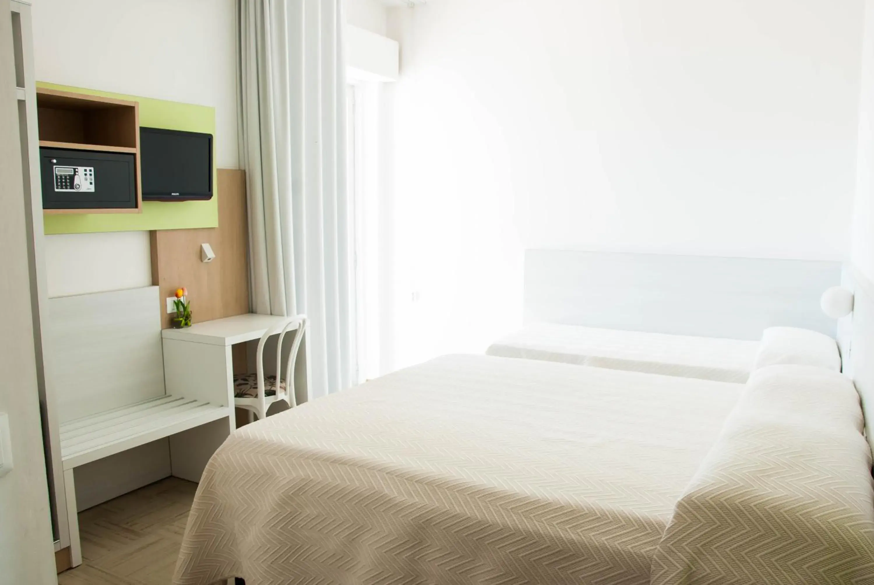 Standard Triple Room with Balcony and Sea View in Hotel Eden Standard Triple Room with Balcony and Sea View in Hotel Eden