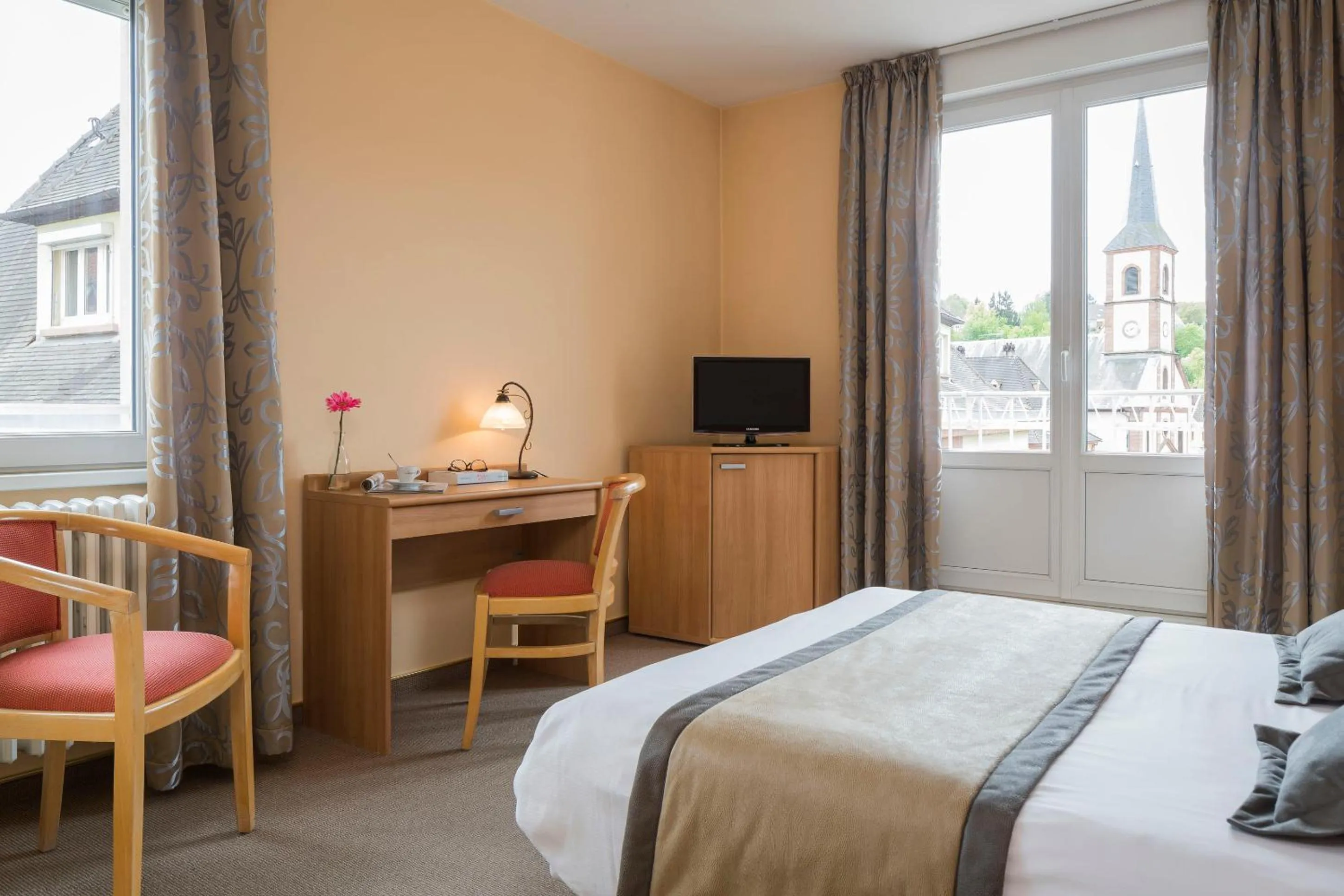 Bedroom, Bed in Hôtel Restaurant Le Bristol