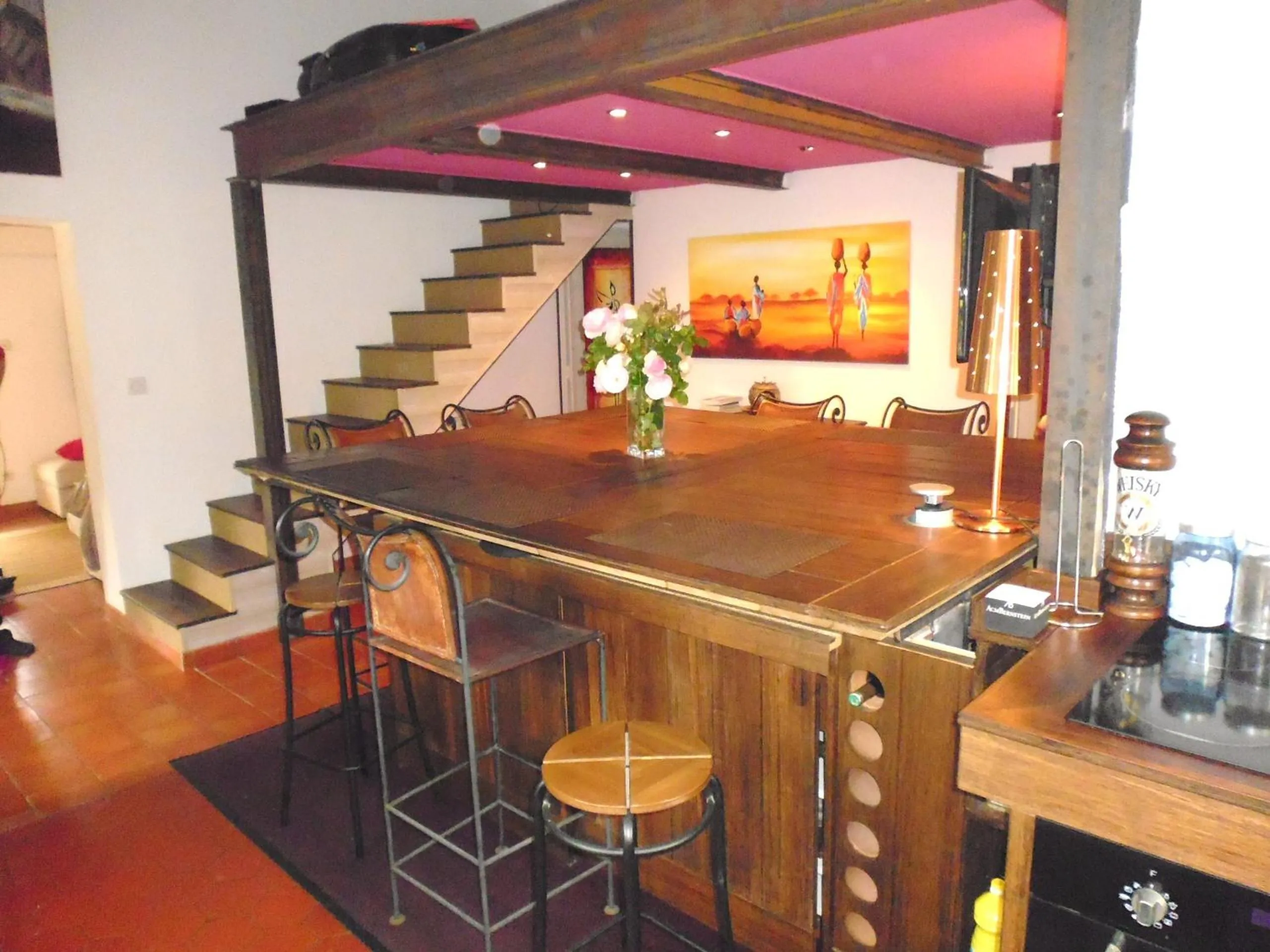 Dining area in baraveou home in nature