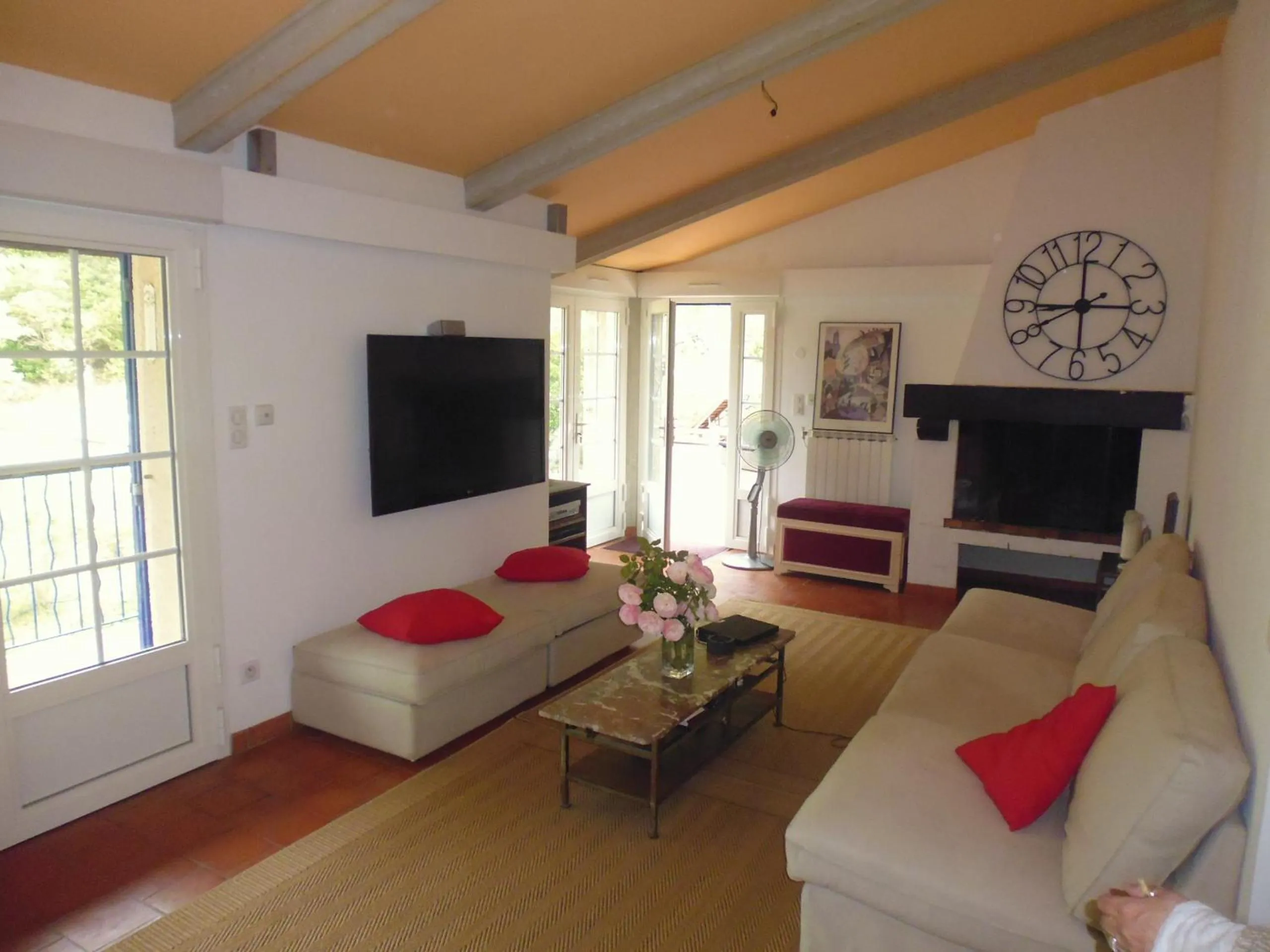 Living room in baraveou home in nature