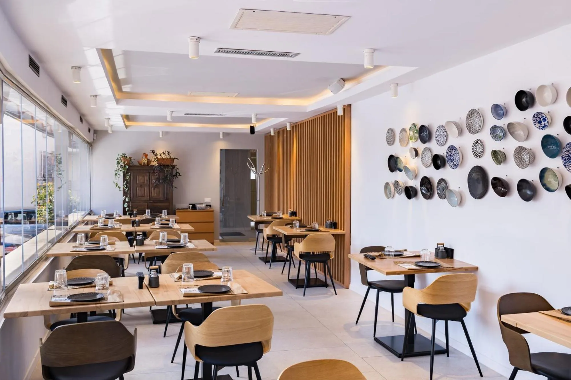 Restaurant/places to eat in Graffiti Hotel Rooftop - Central Location