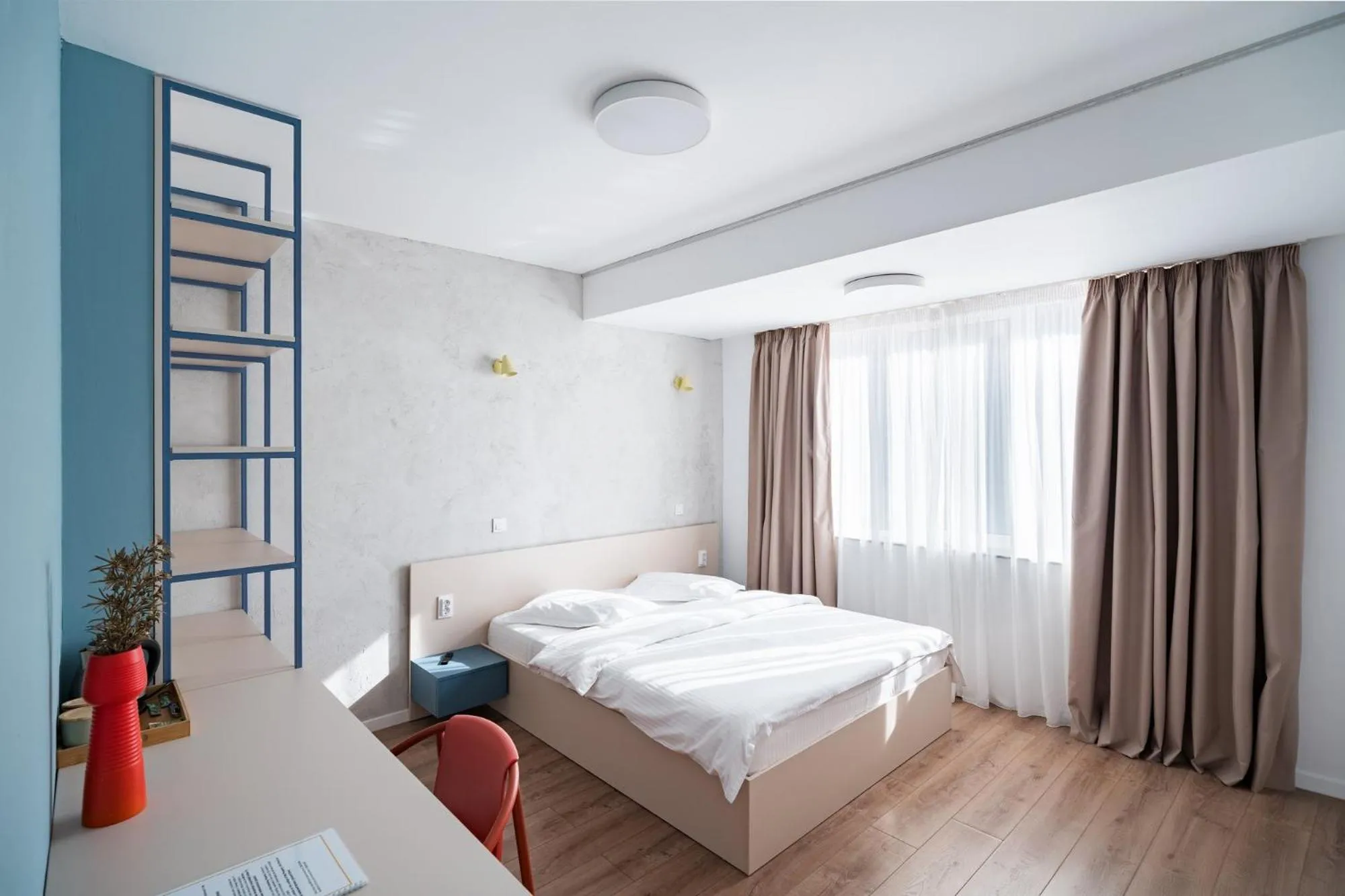 Bed in Graffiti Hotel Rooftop - Central Location