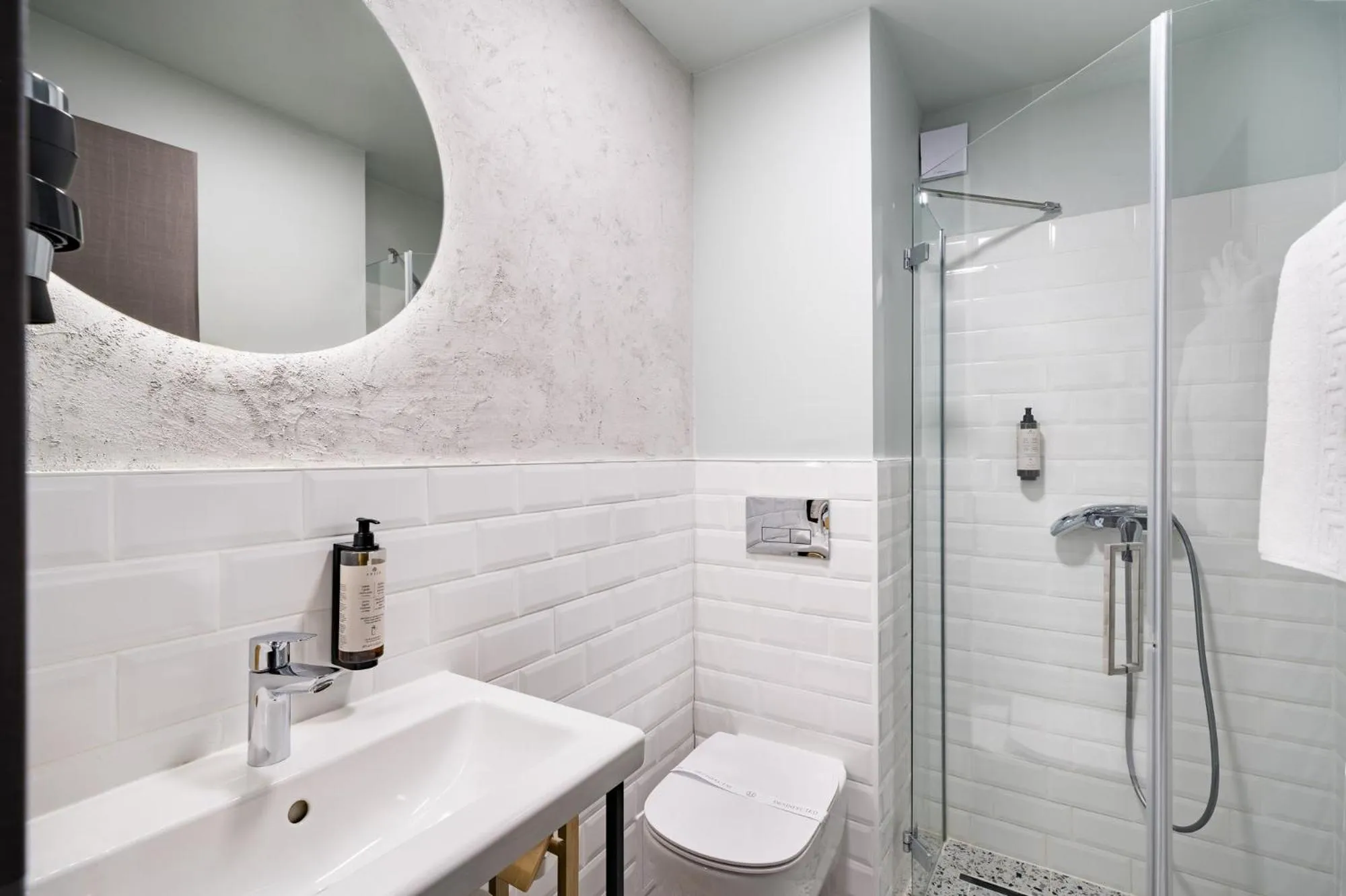 Bathroom in Graffiti Hotel Rooftop - Central Location