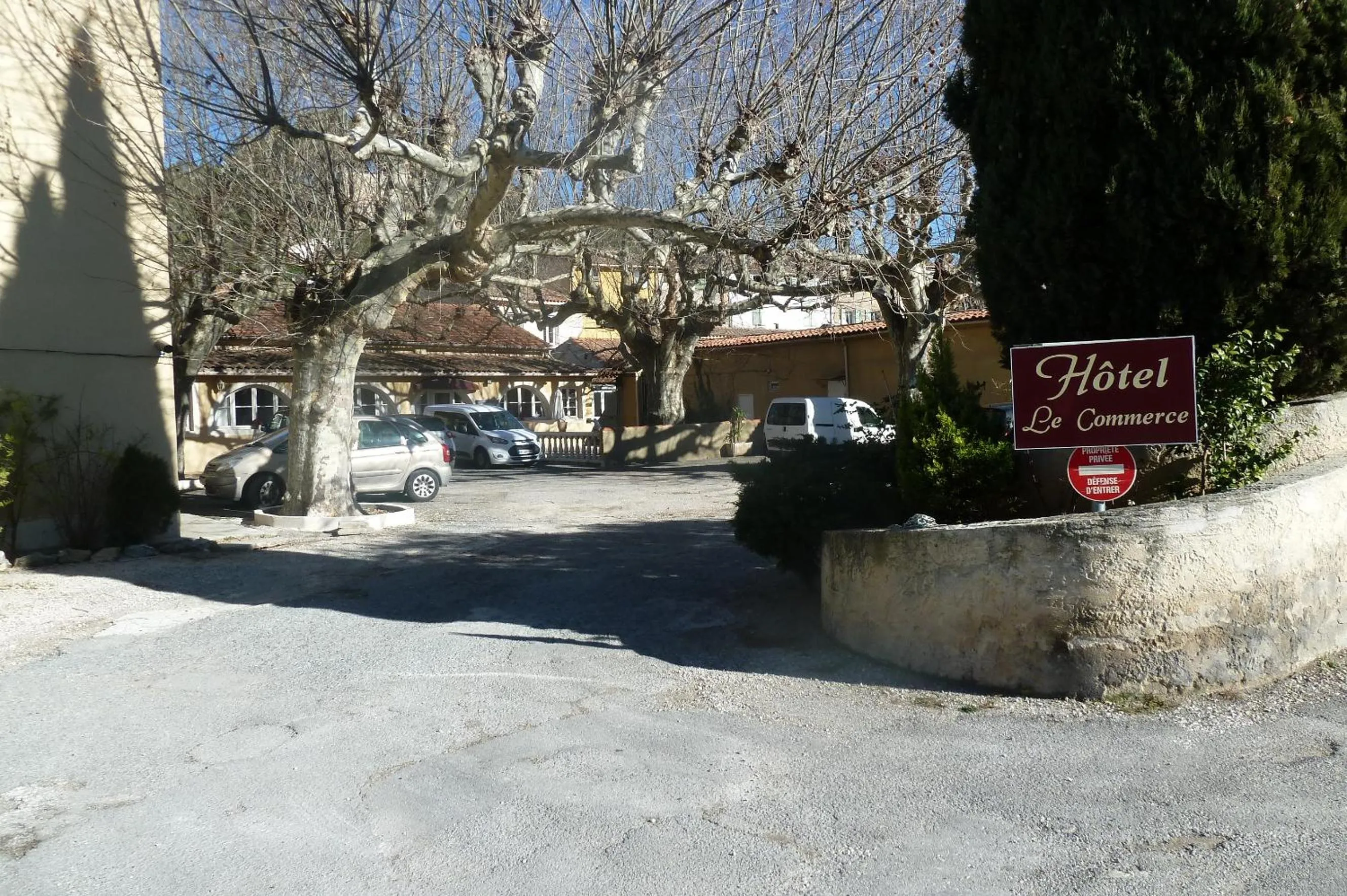 Area and facilities in Hôtel Restaurant Le Commerce