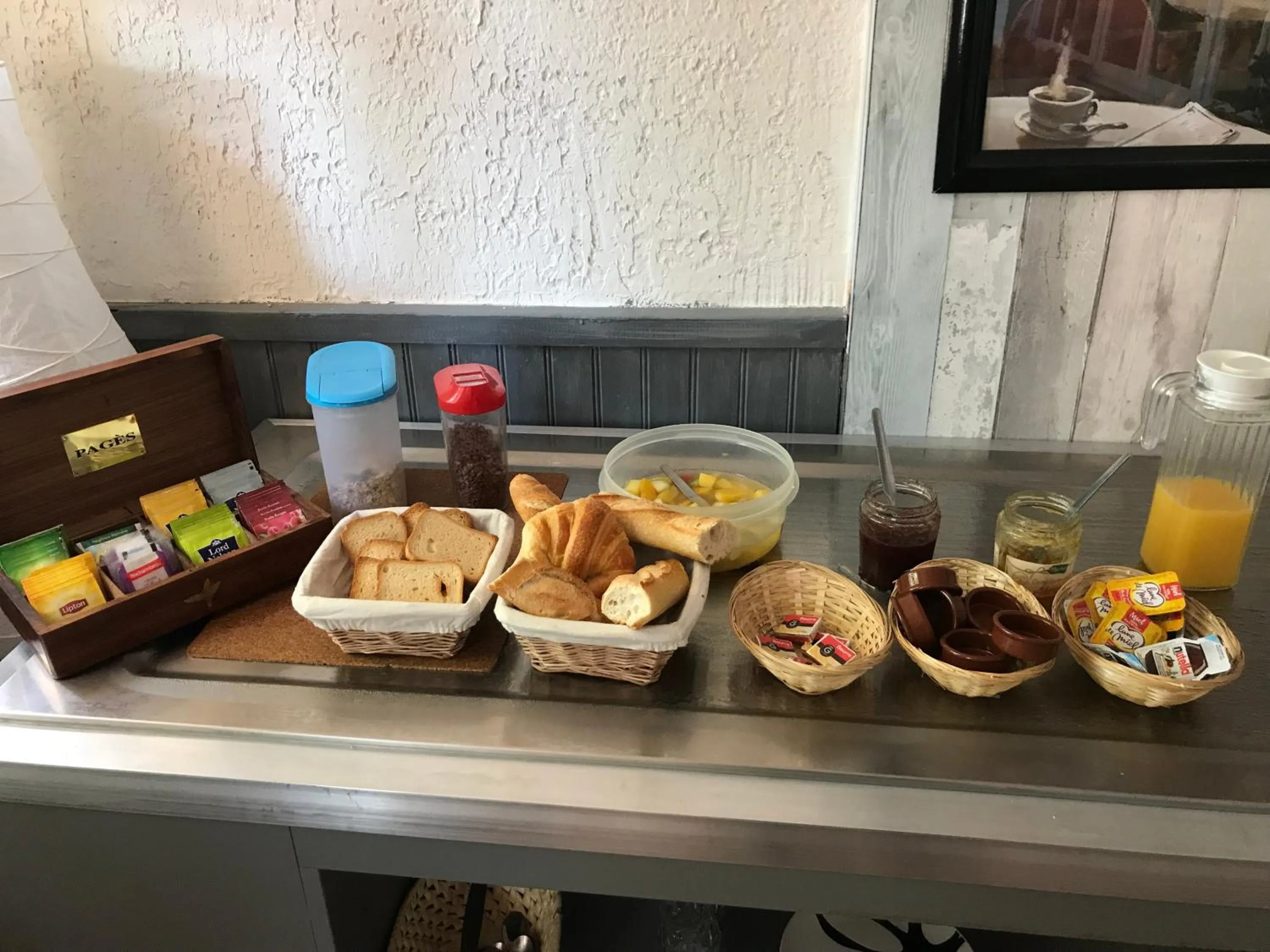 Food and drinks in Hôtel Restaurant Le Commerce