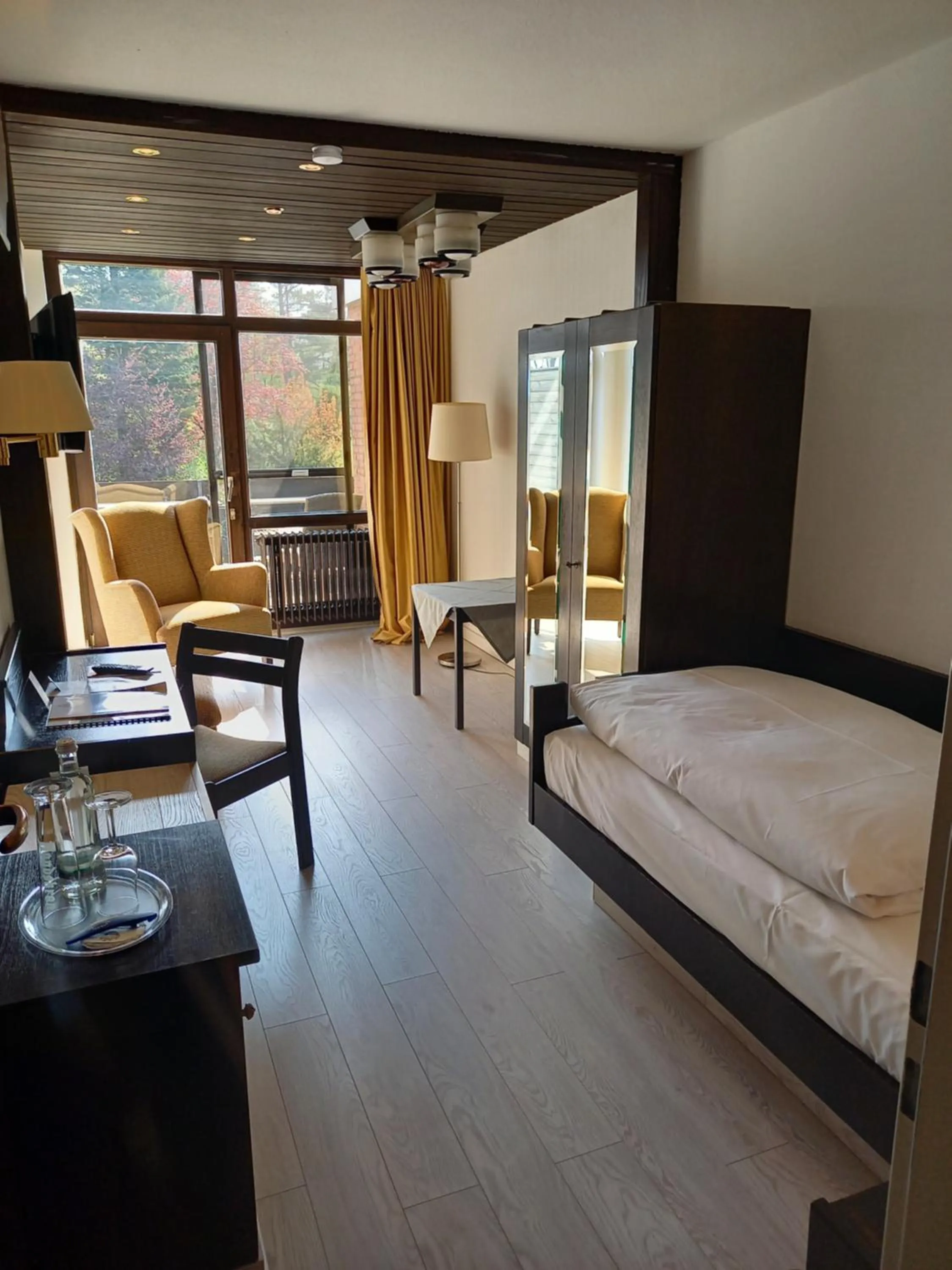 Living room, Bed in Hotel Heide Kröpke