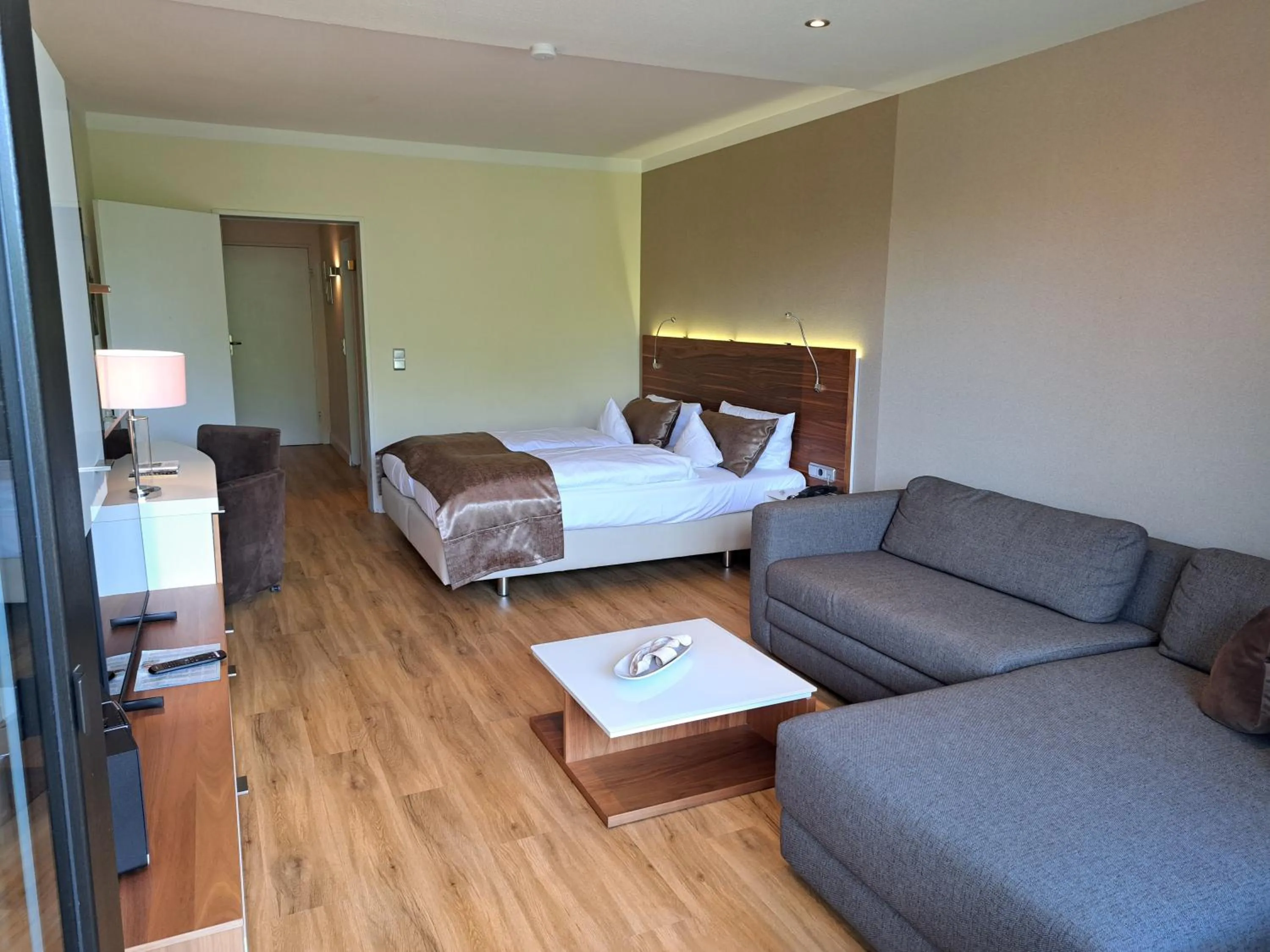 Living room, Bed in Hotel Heide Kröpke