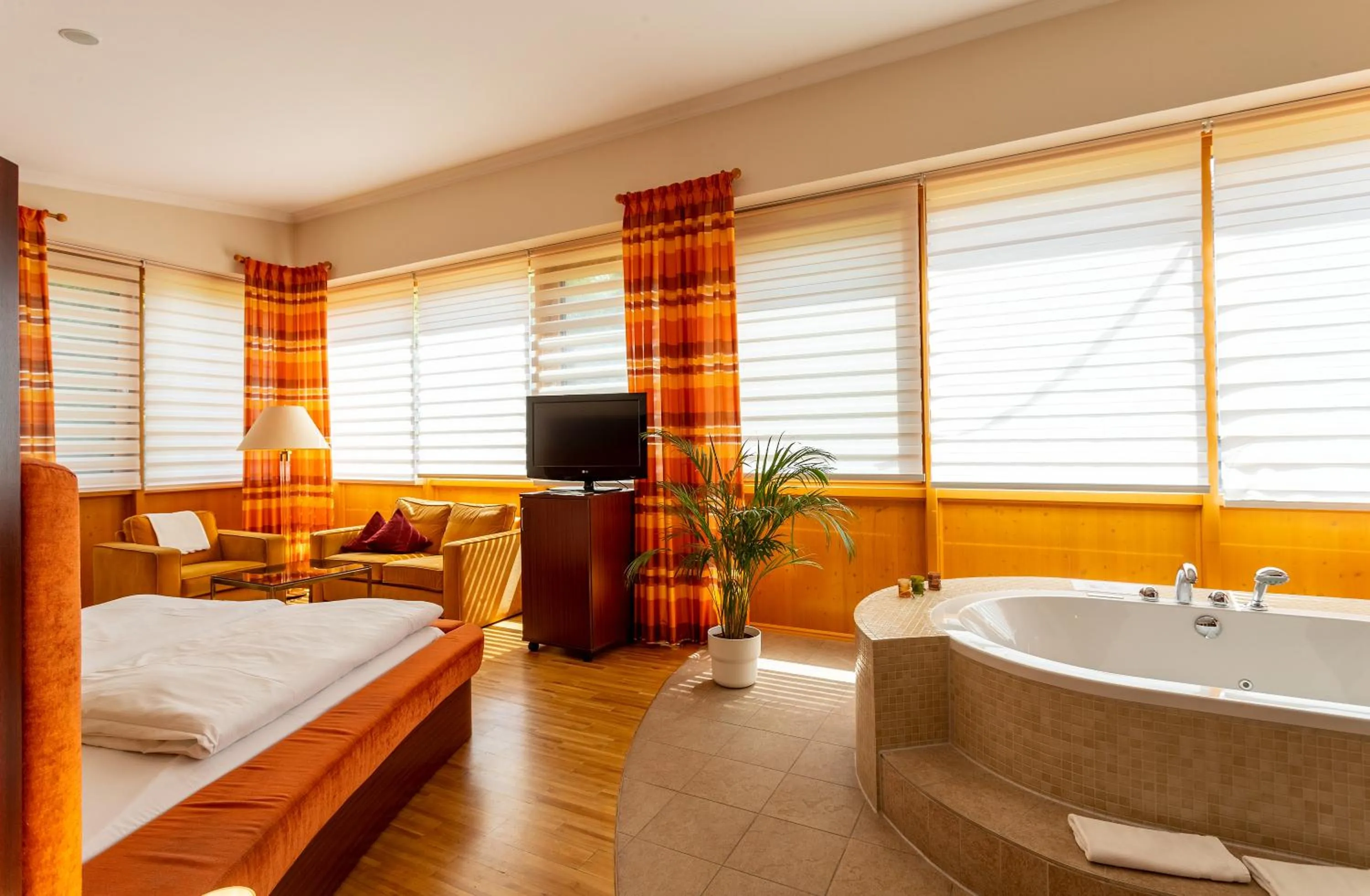 Living room, Bed in Hotel Heide Kröpke