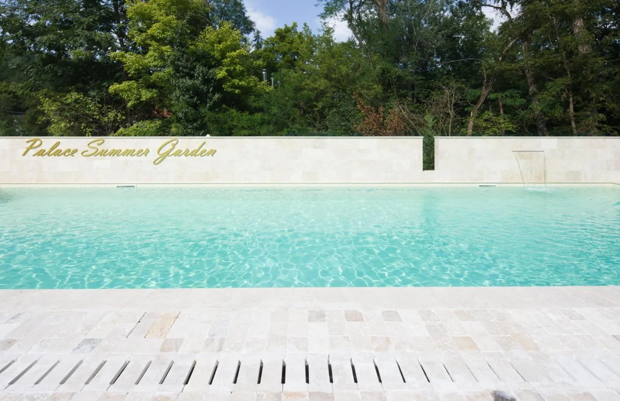 Swimming pool in Hotel Palace