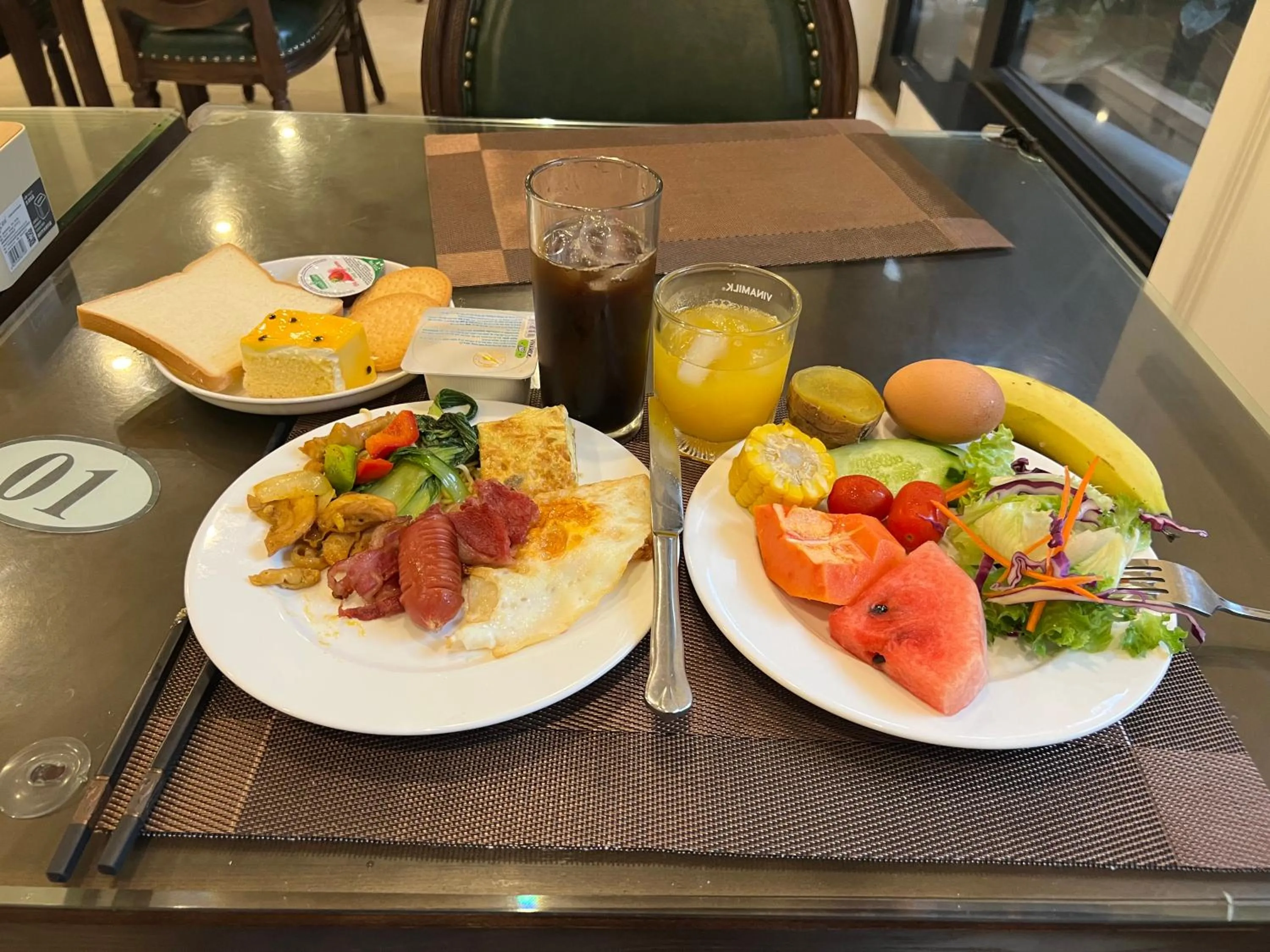 Breakfast in Paragon House and Residence