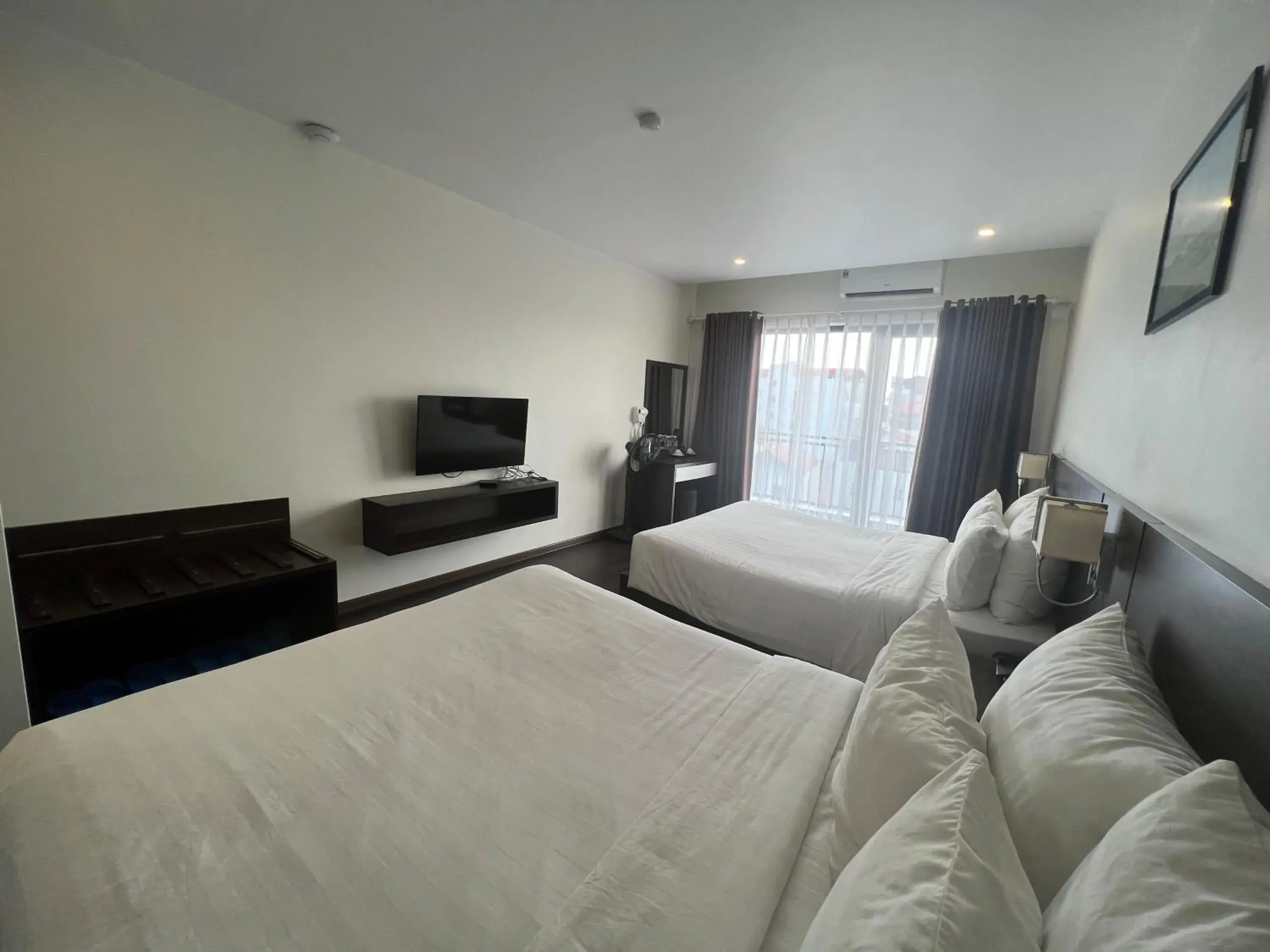 Deluxe Family Room in Paragon House and Residence Deluxe Family Room in Paragon House and Residence