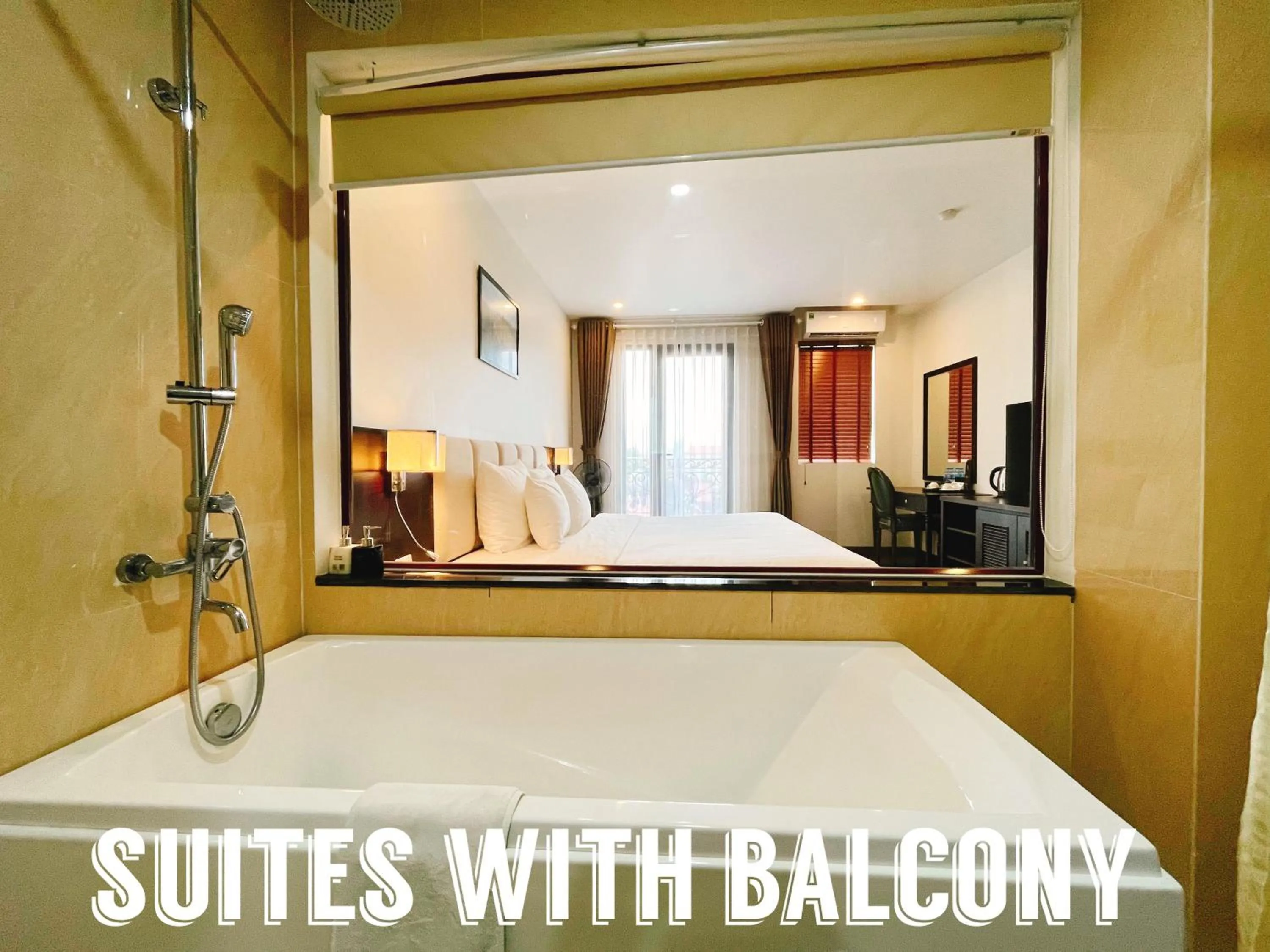 Bathroom, Bed in Paragon House and Residence