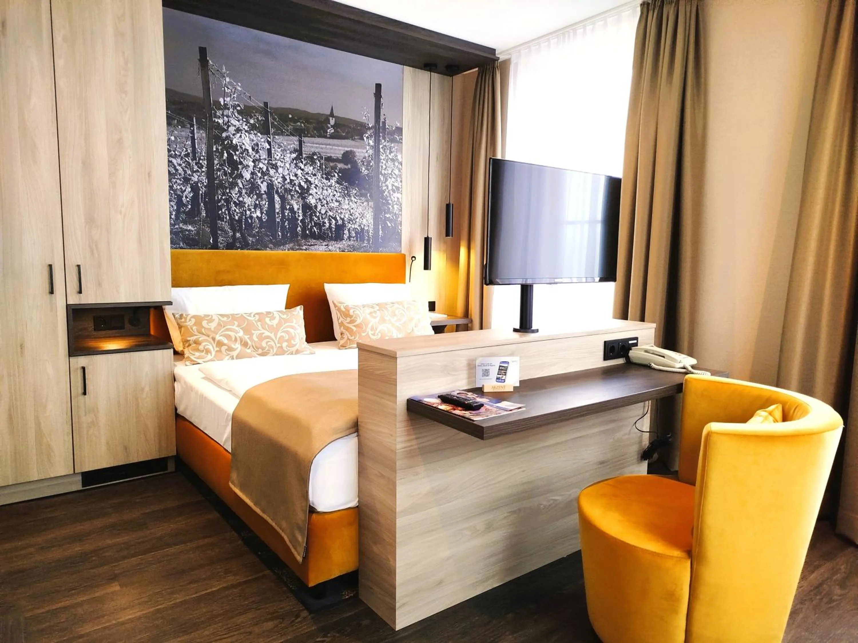 Photo of the whole room, Bed in Akzent Waldhotel Rheingau