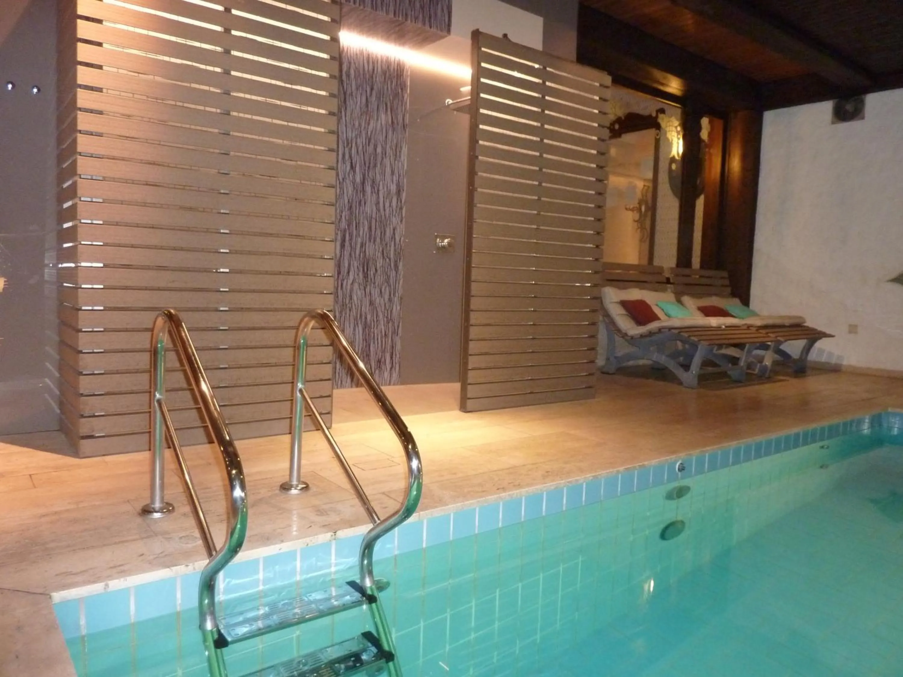 Swimming pool in Akzent Waldhotel Rheingau