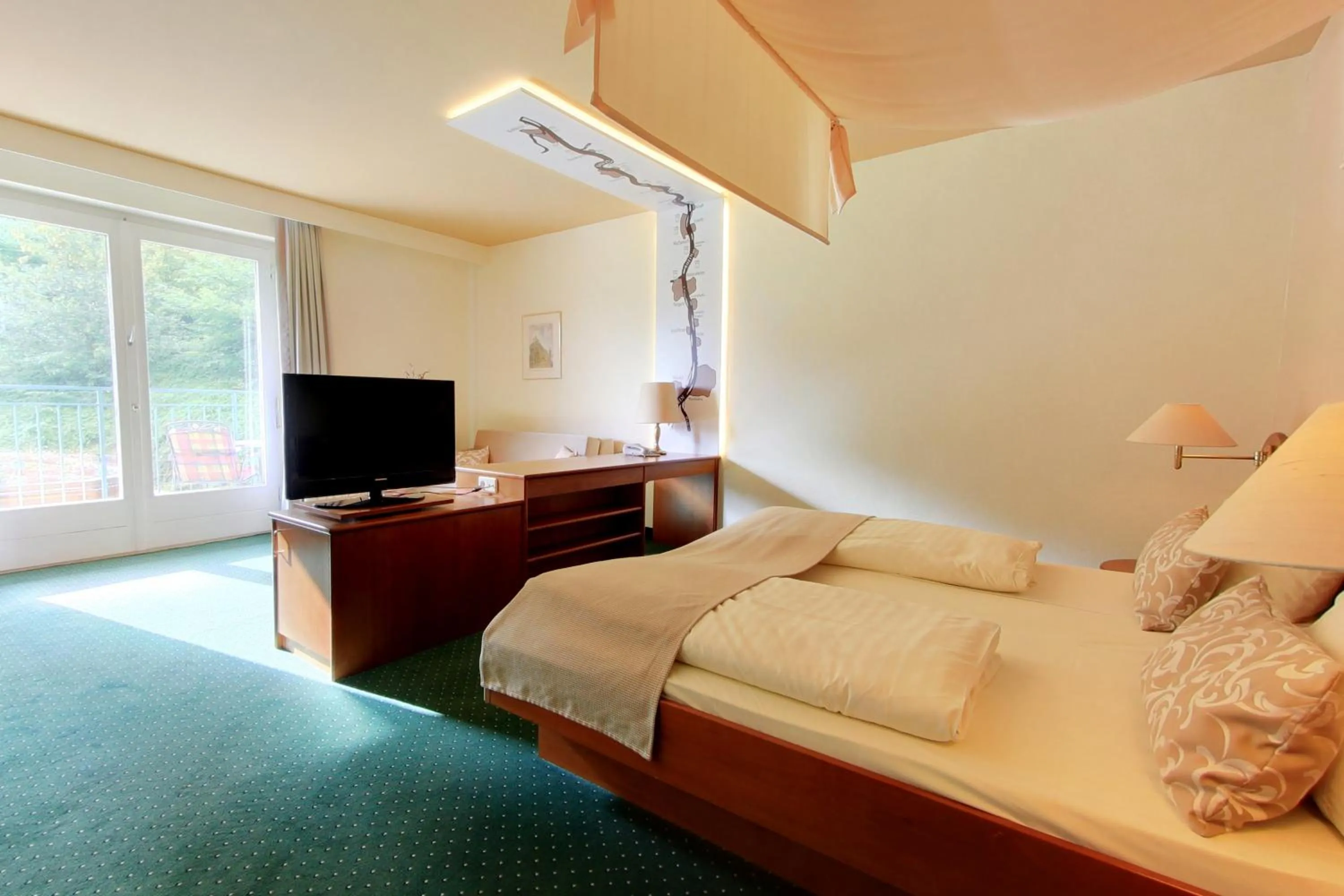Photo of the whole room, Bed in Akzent Waldhotel Rheingau