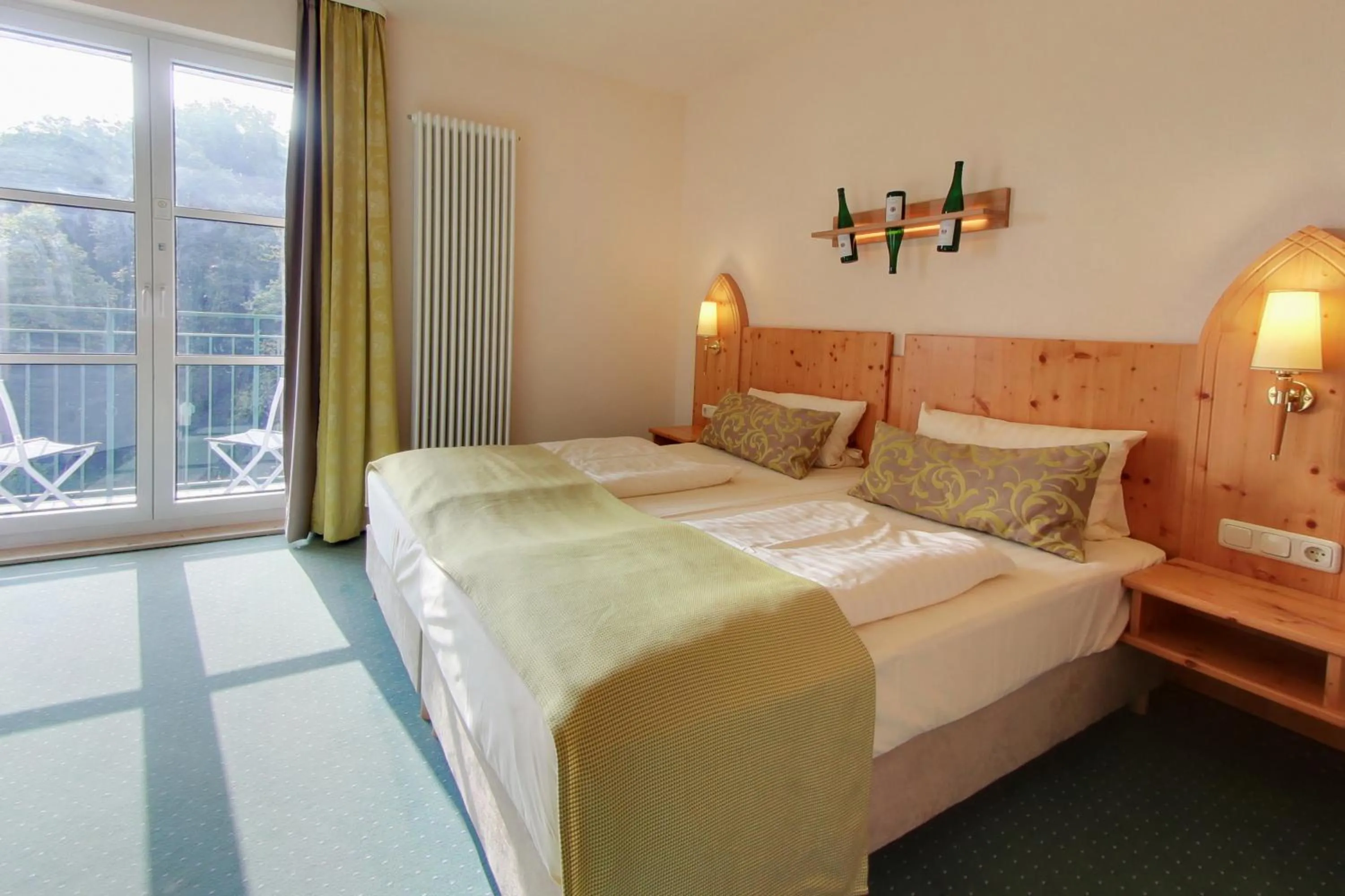 Photo of the whole room, Bed in Akzent Waldhotel Rheingau