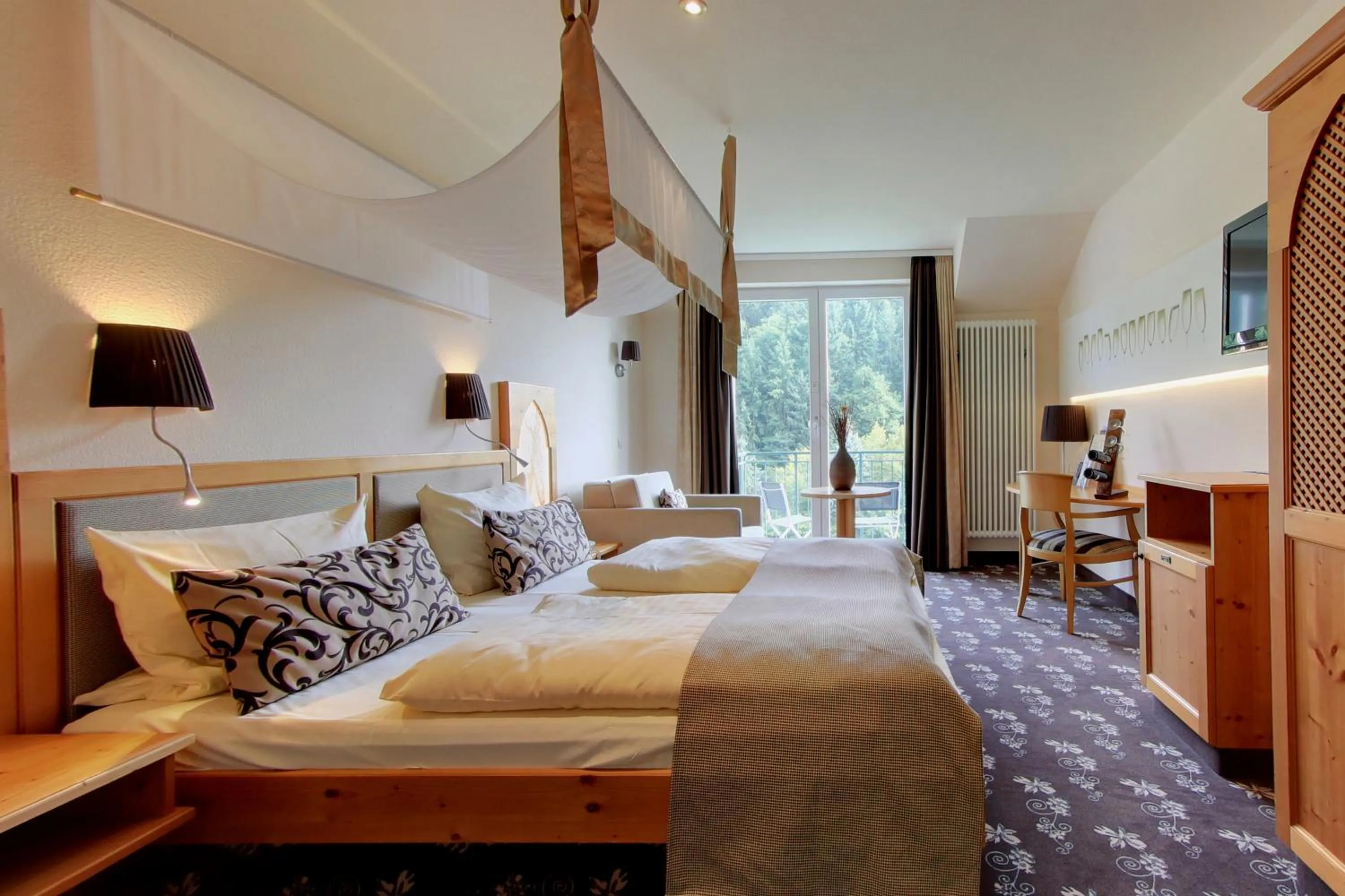 Photo of the whole room, Bed in Akzent Waldhotel Rheingau