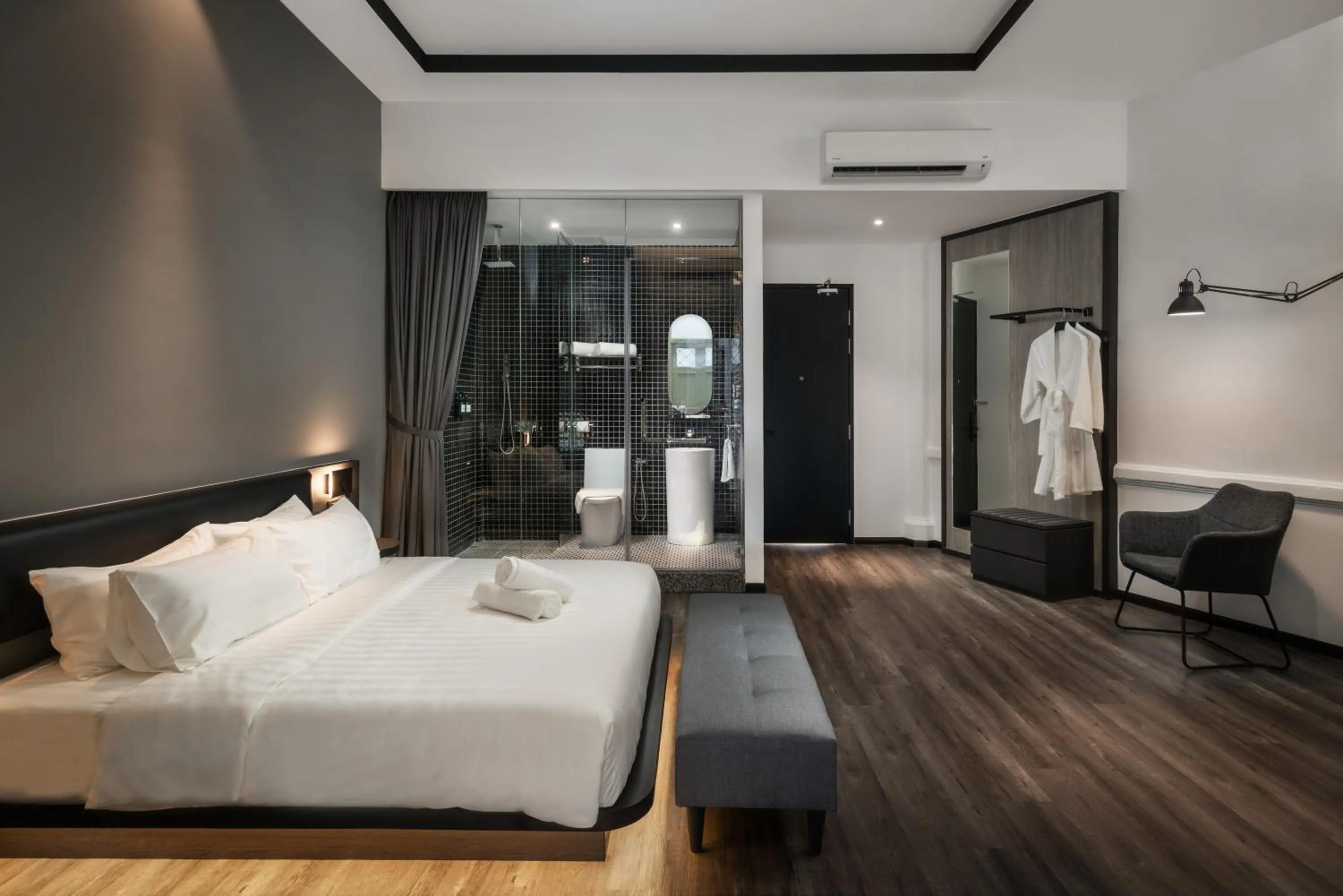 Bathroom, Bed in Modern Hotel Georgetown