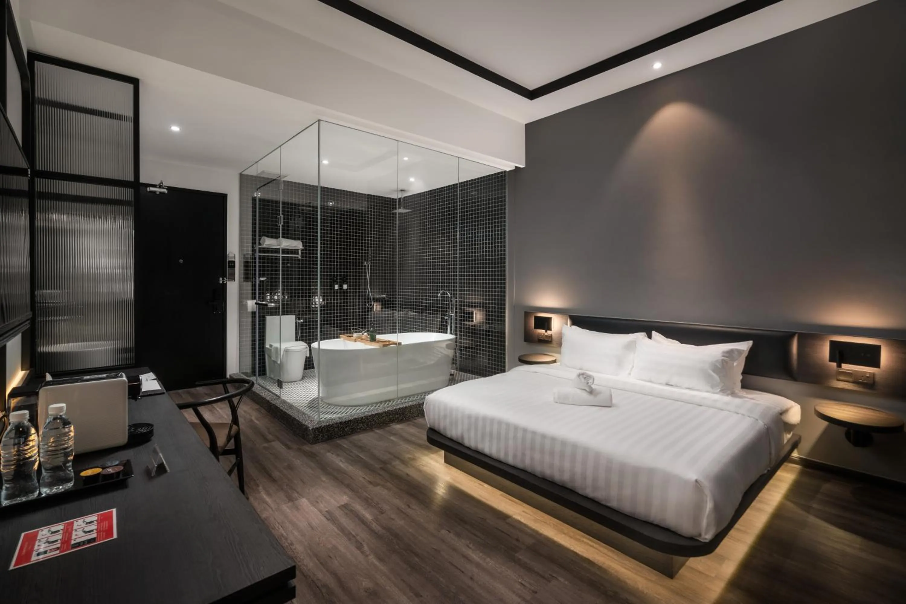 Bathroom, Bed in Modern Hotel Georgetown