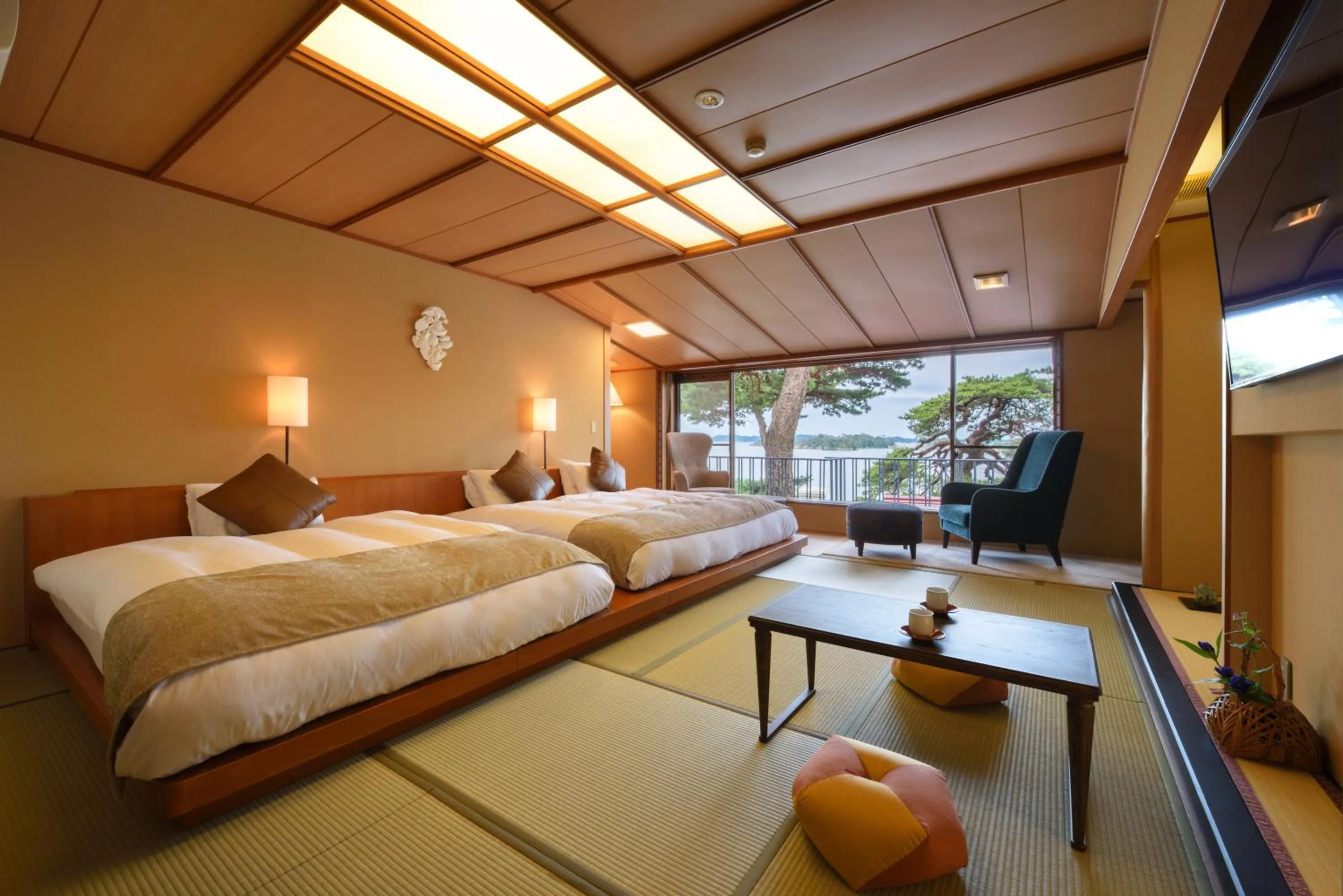 Photo of the whole room, Bed in Komatsu-kan Kofu-tei