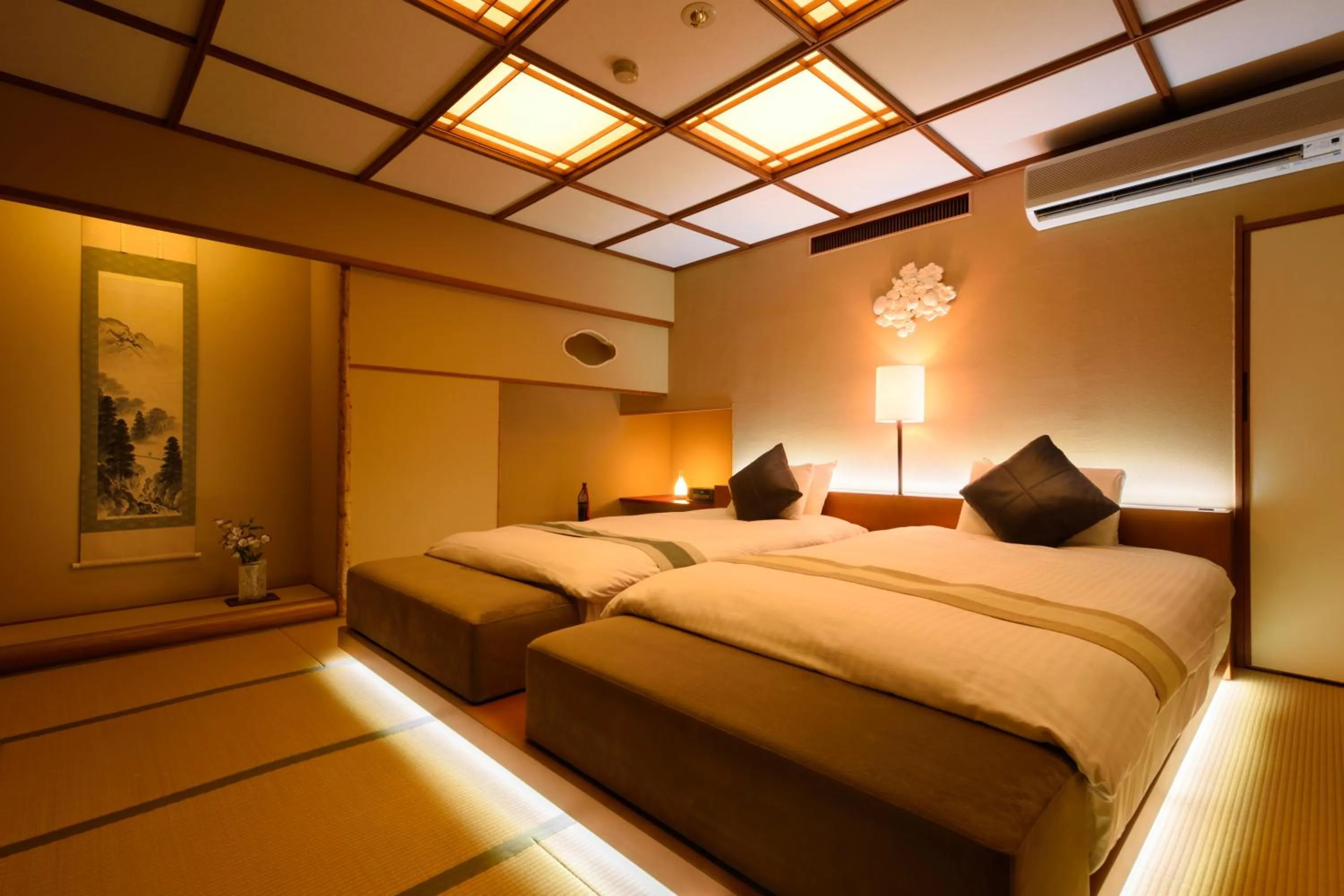 Photo of the whole room, Bed in Komatsu-kan Kofu-tei