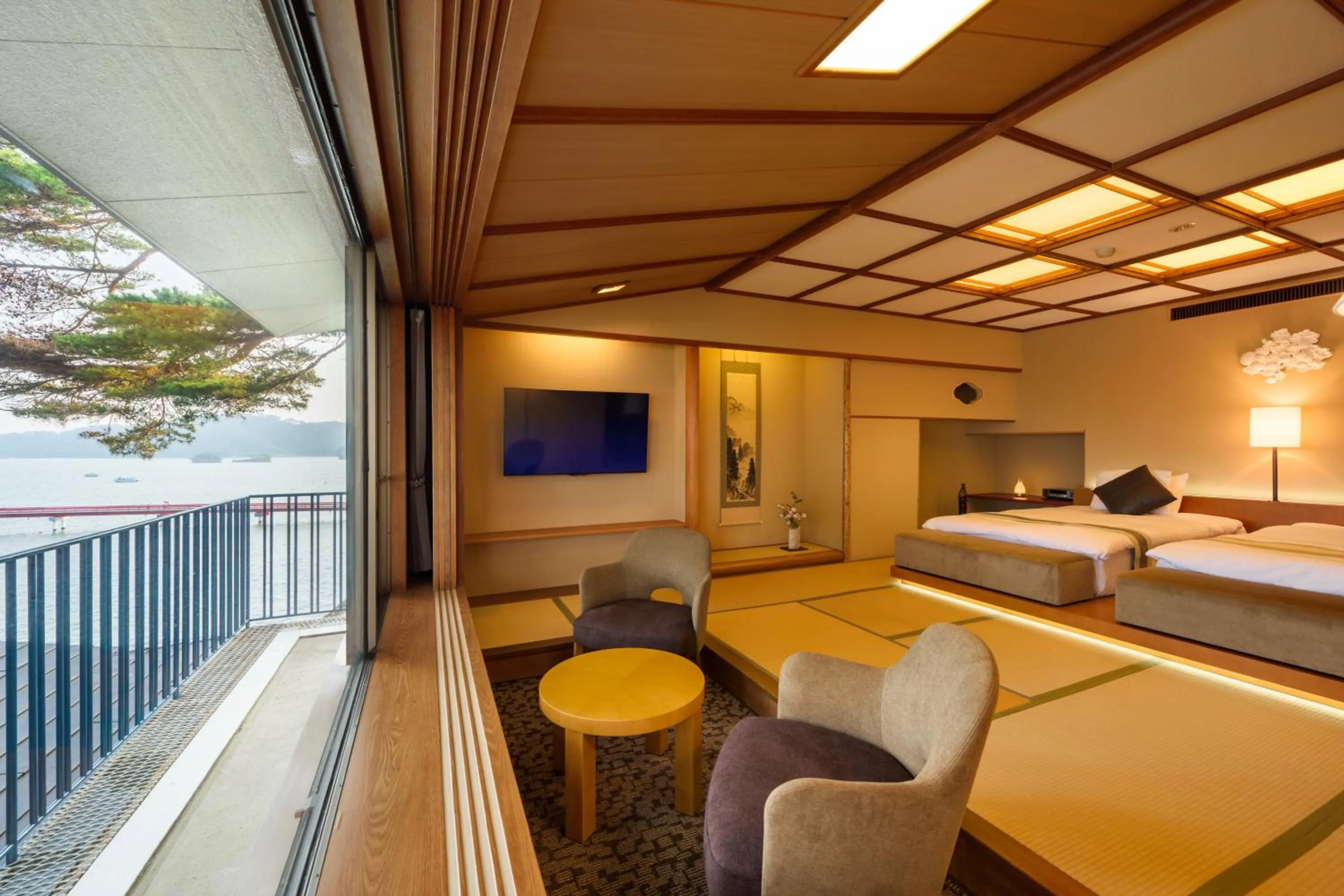 Photo of the whole room, Bed in Komatsu-kan Kofu-tei