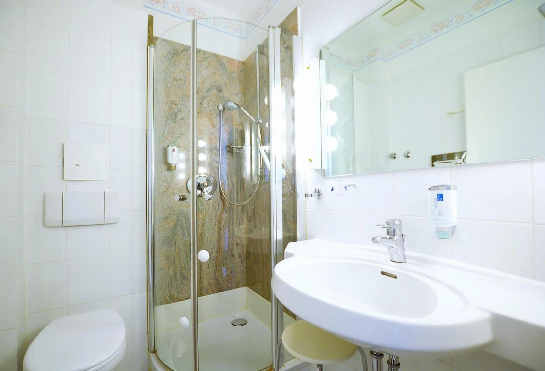 Shower in Hotel Jugendstil