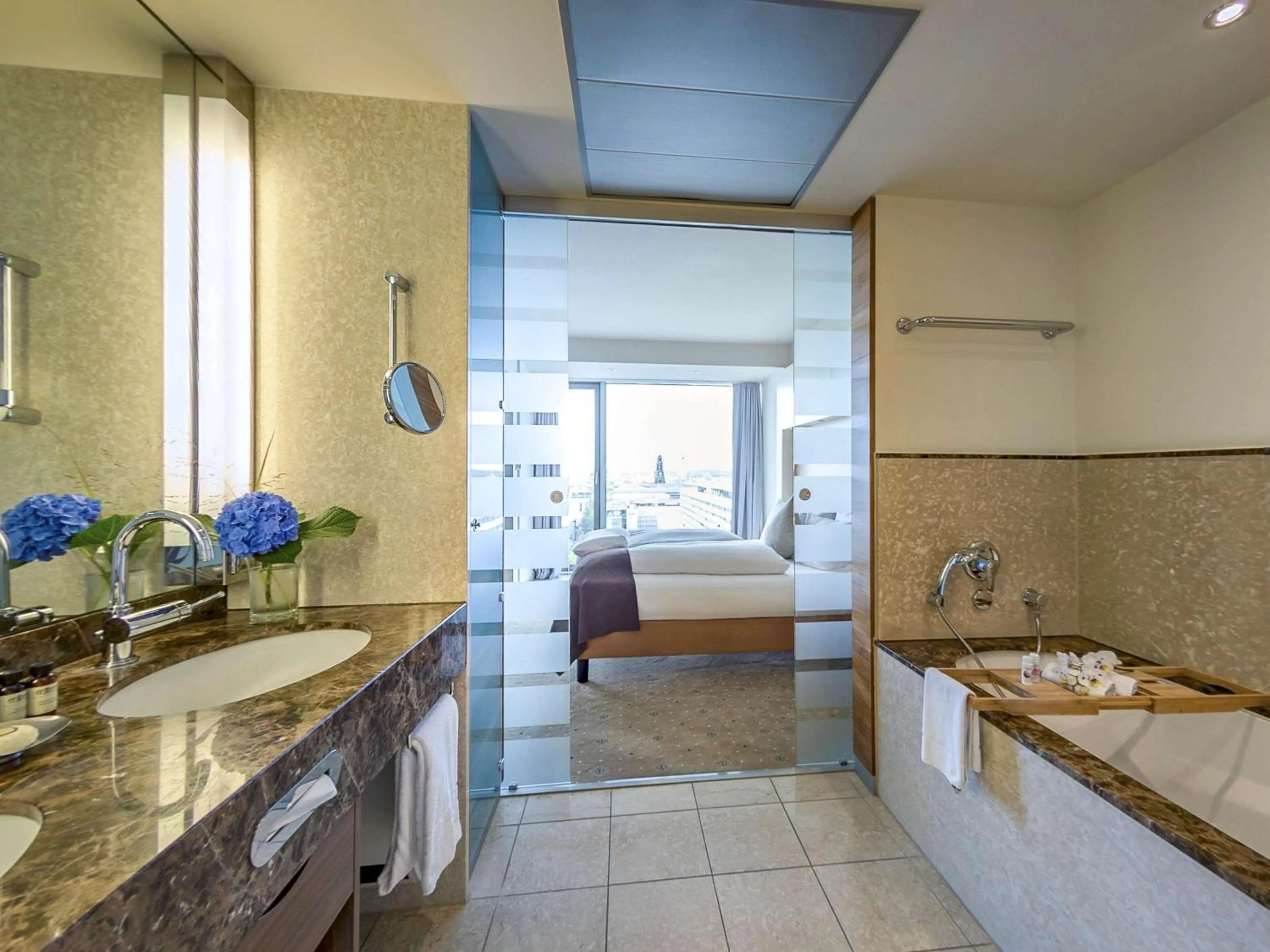 Bathroom in Occidental Dresden Newa