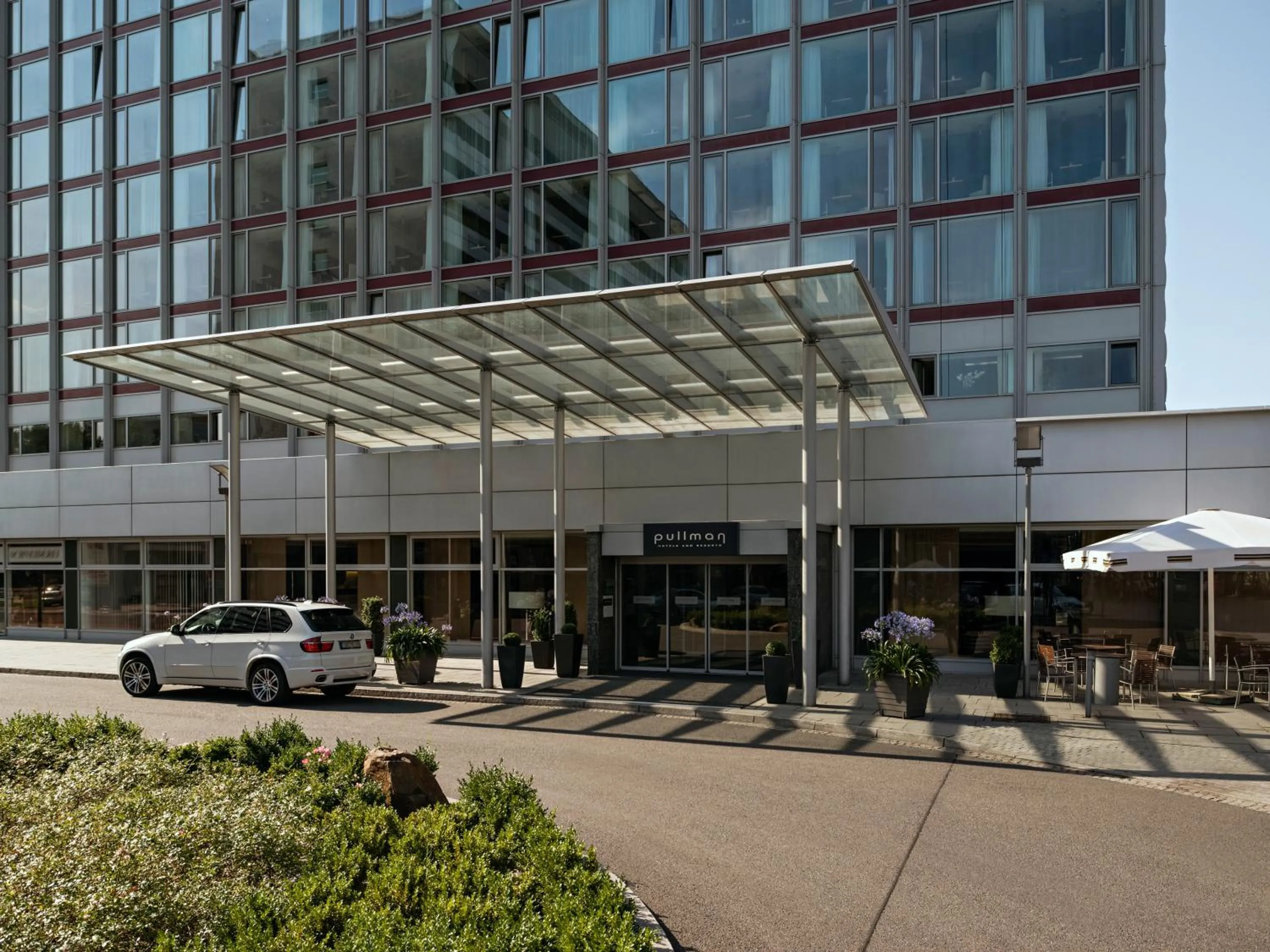 Facade/entrance in Occidental Dresden Newa