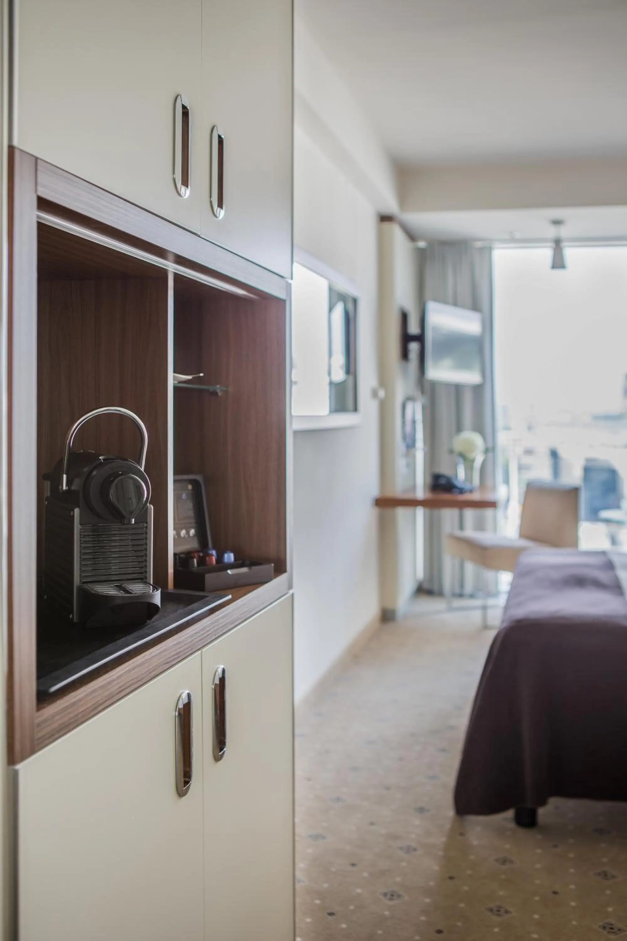 Decorative detail, Bed in Occidental Dresden Newa