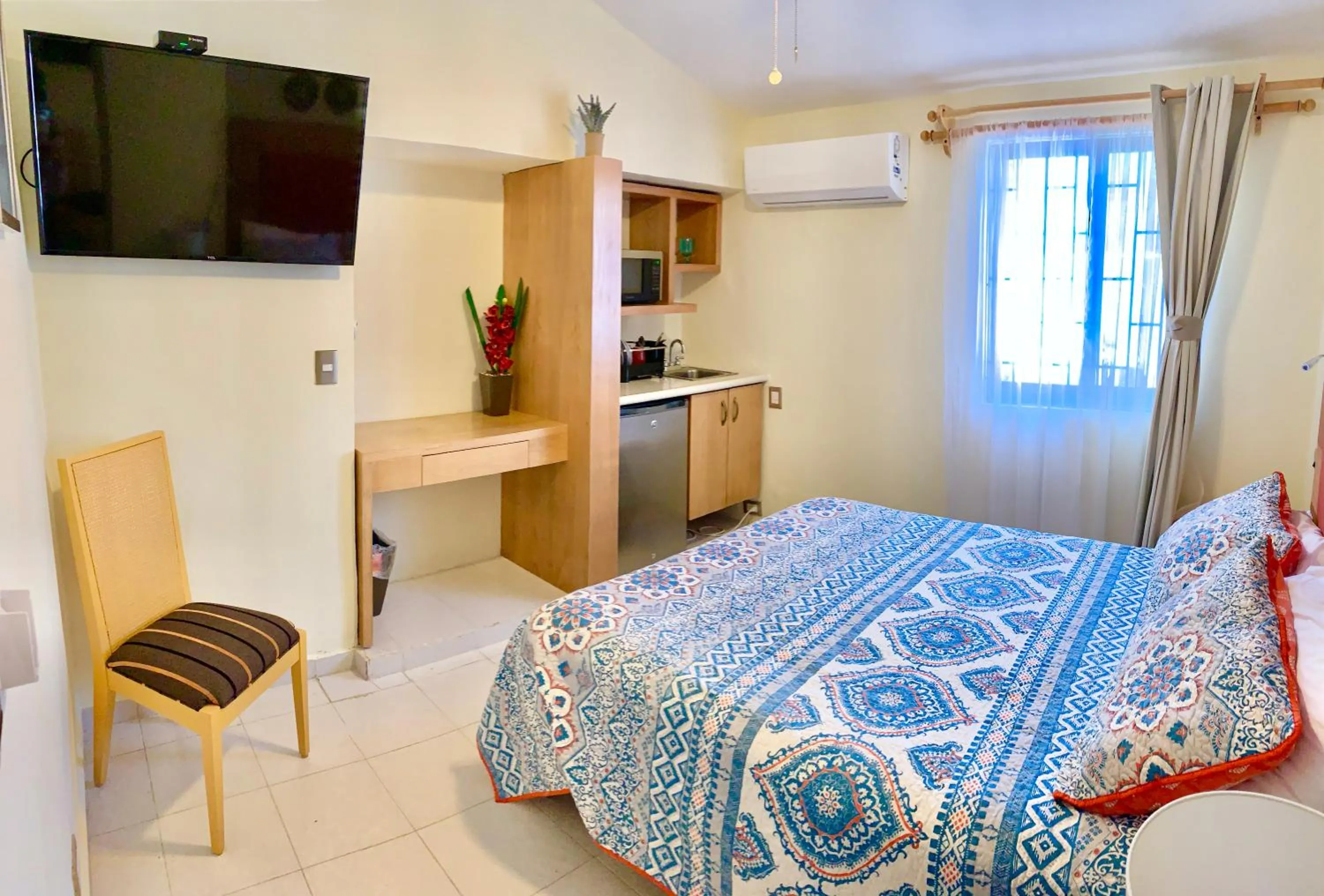 Communal lounge/ TV room in La Casa de los Alcatraces