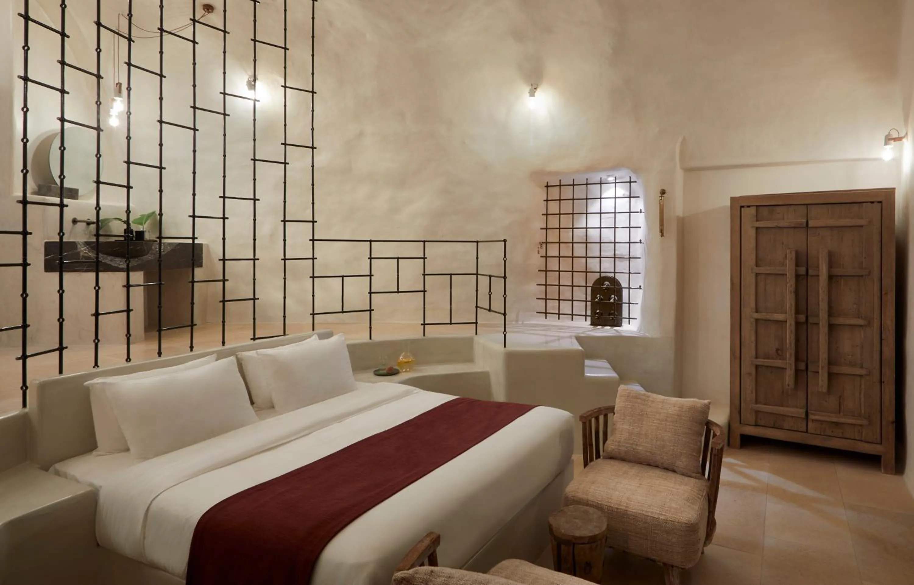 Bed in White Pearl Cavalieri