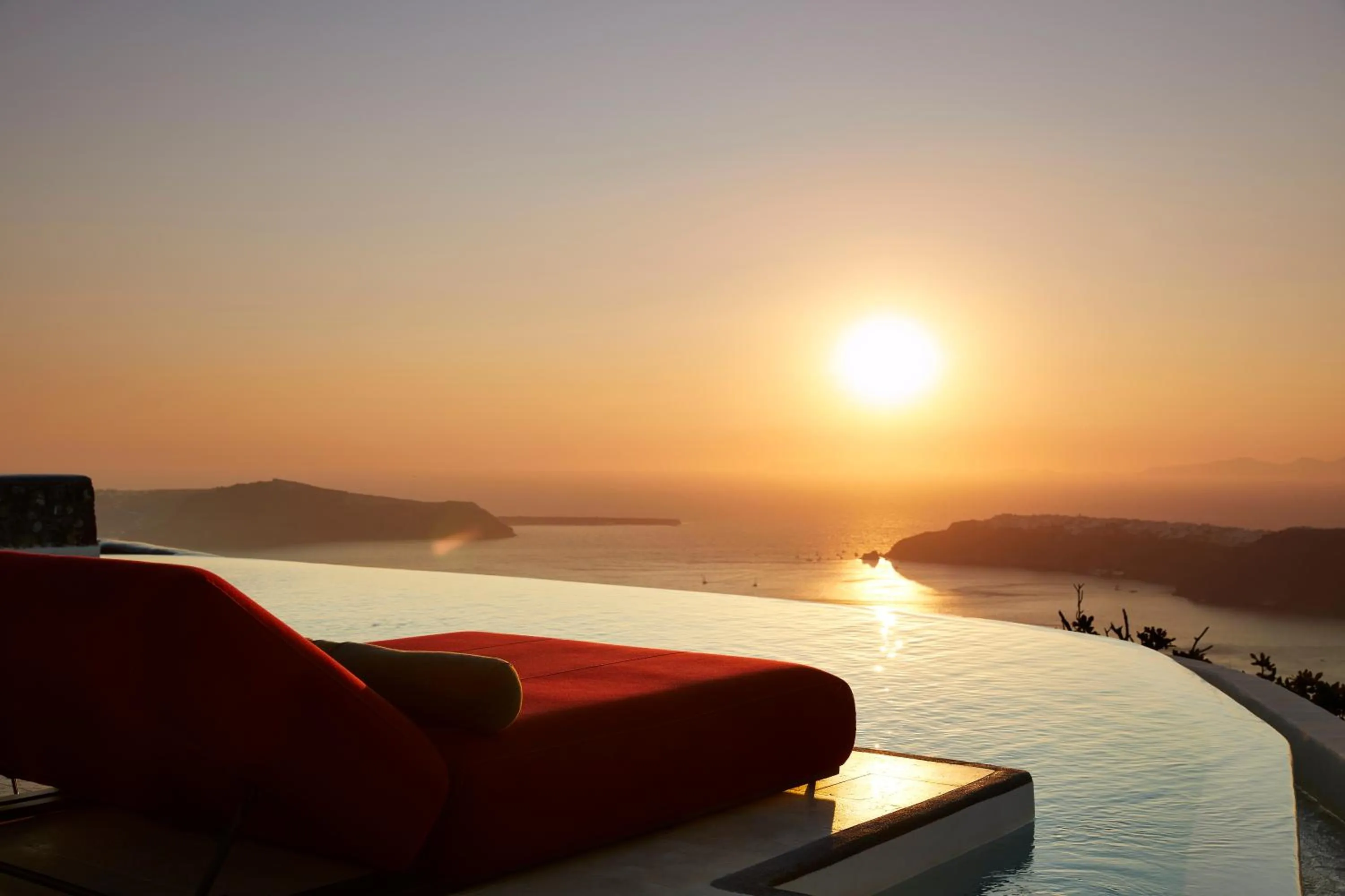 Pool view in White Pearl Cavalieri