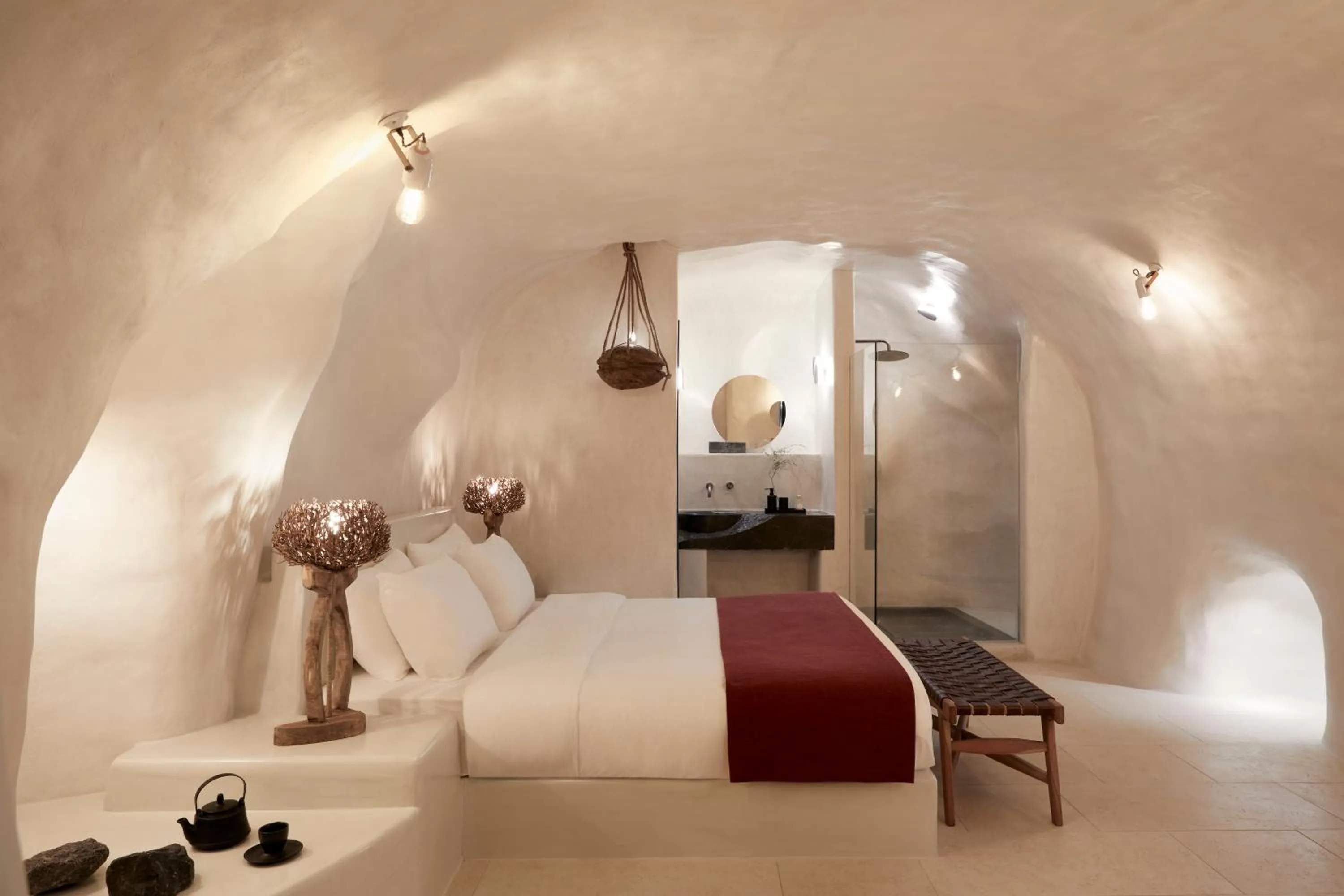 Bedroom, Bed in White Pearl Cavalieri