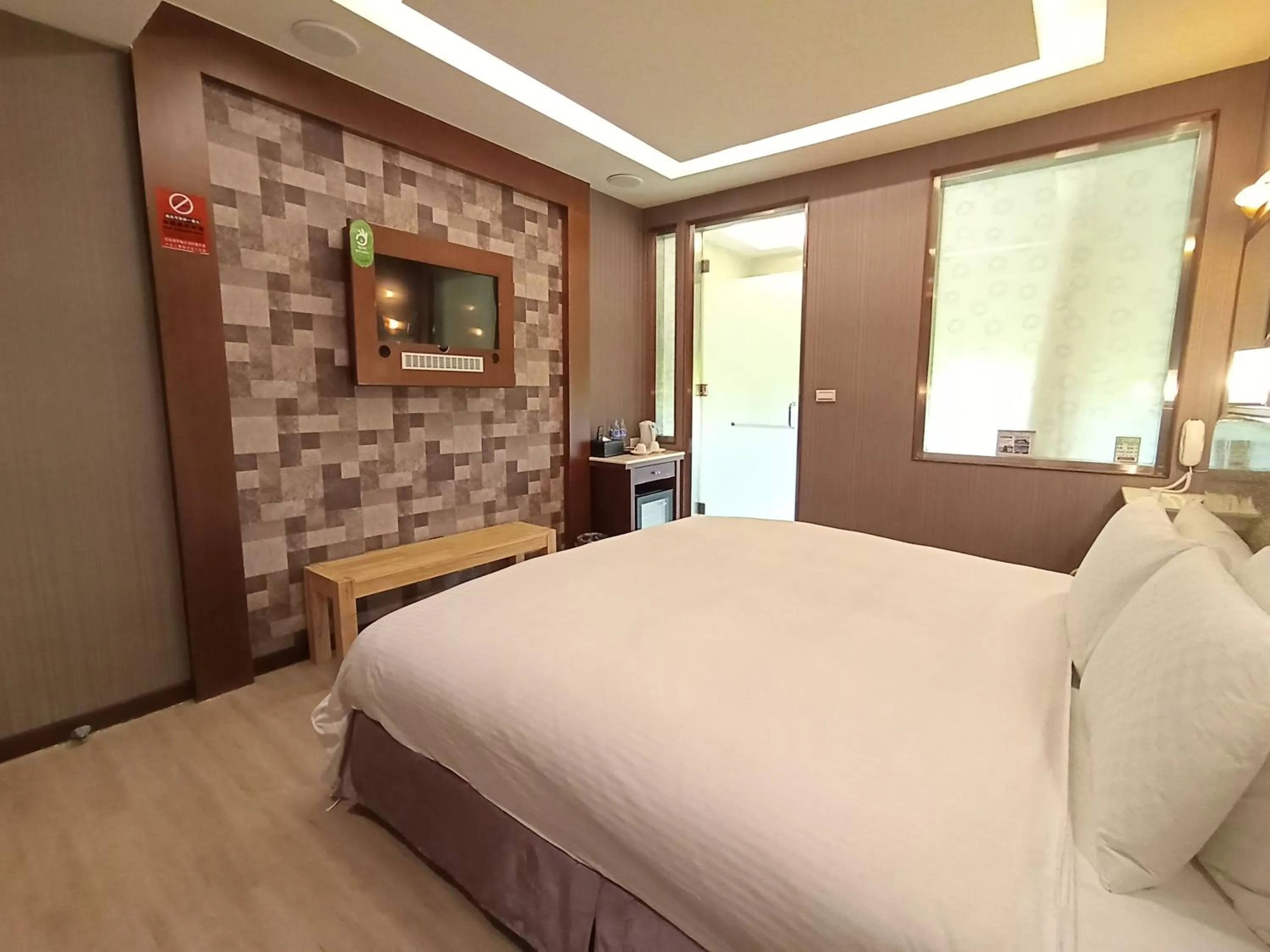 Photo of the whole room, Bed in Jin Yong Quan Spa Hotspring Resort