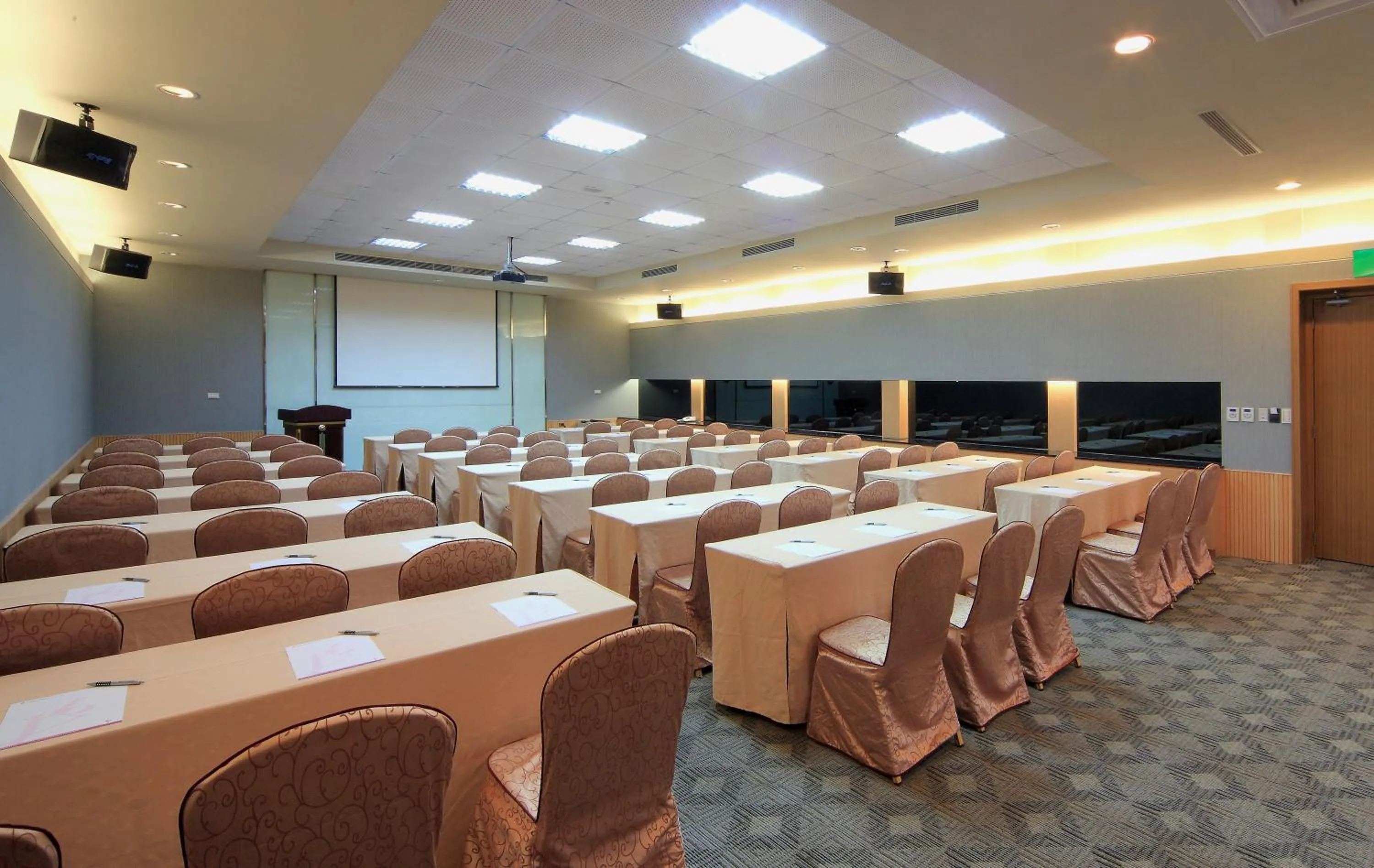 Business facilities in Jin Yong Quan Spa Hotspring Resort