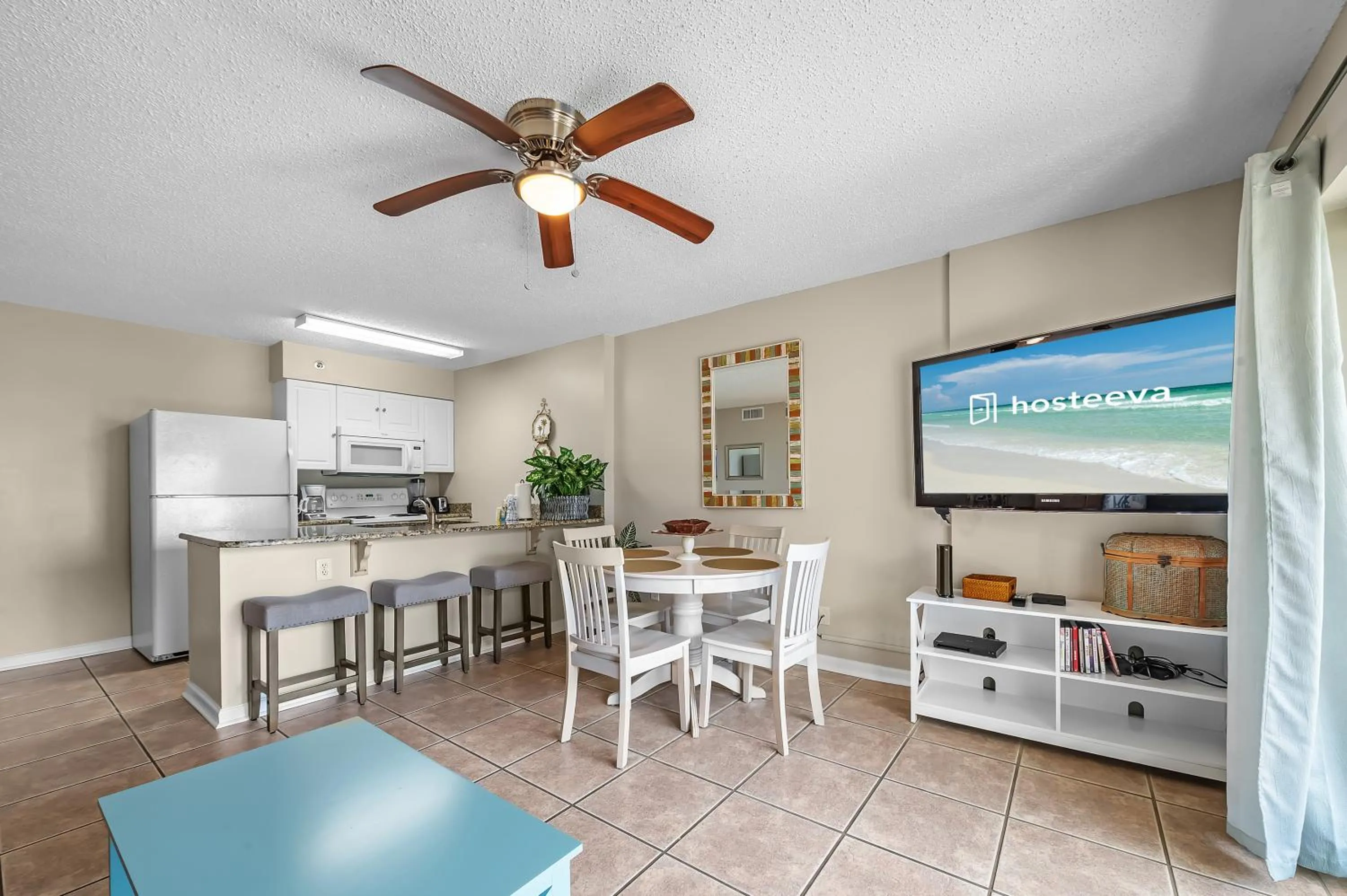 Kitchen or kitchenette in Tradewinds 307