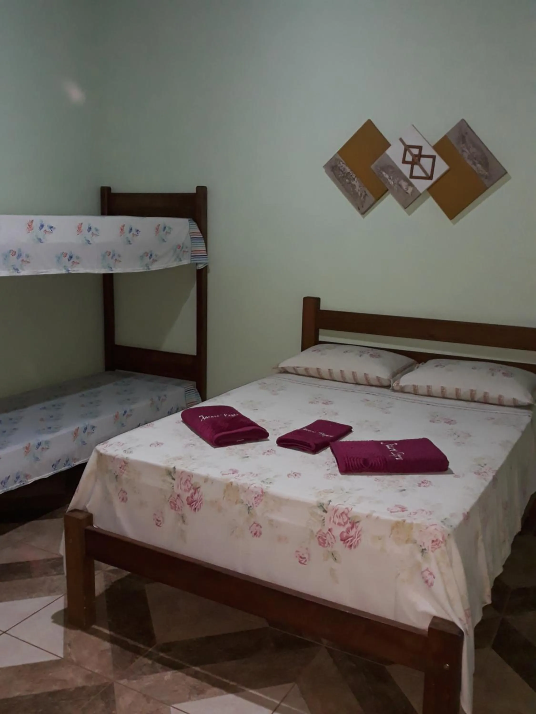 Photo of the whole room, Bed in Pousada Jacare Pepira