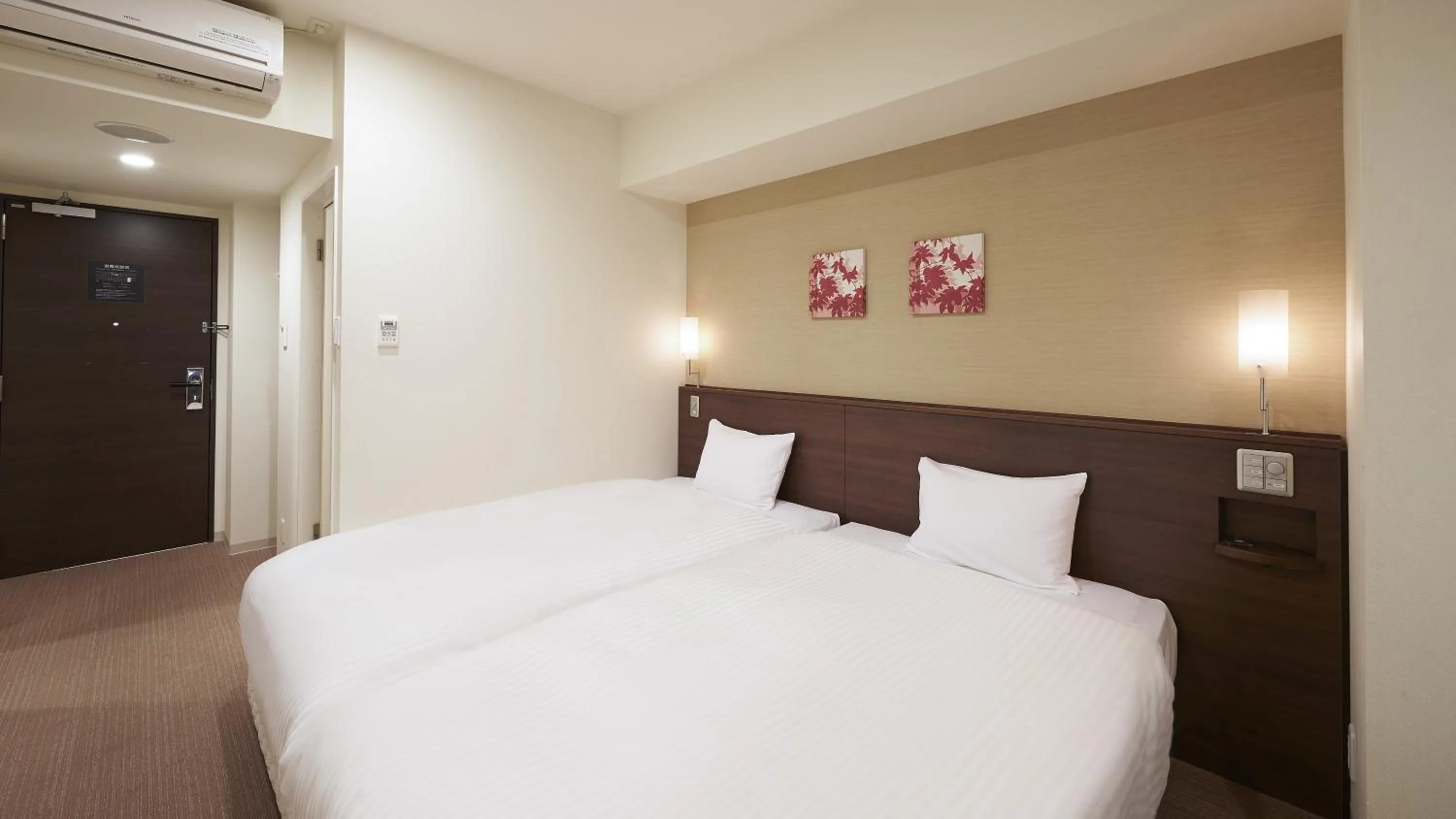 Bed in Sotetsu Fresa Inn Chiba Kashiwa