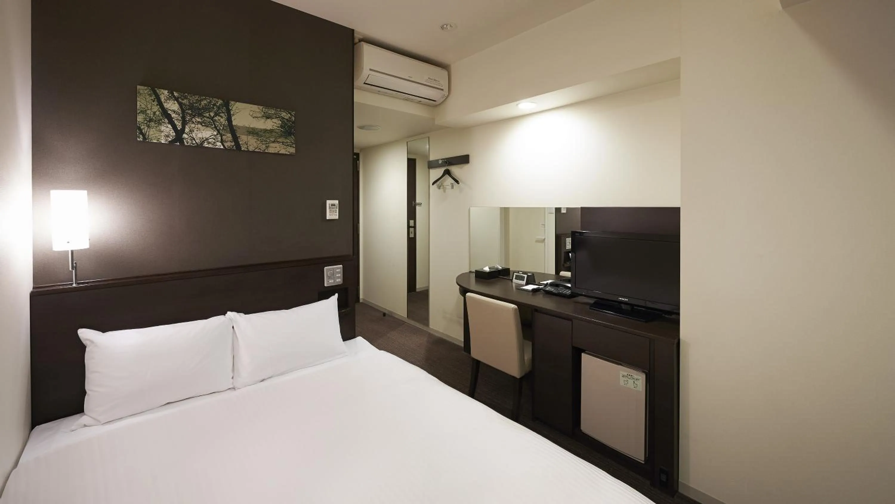 Photo of the whole room, Bed in Sotetsu Fresa Inn Chiba Kashiwa