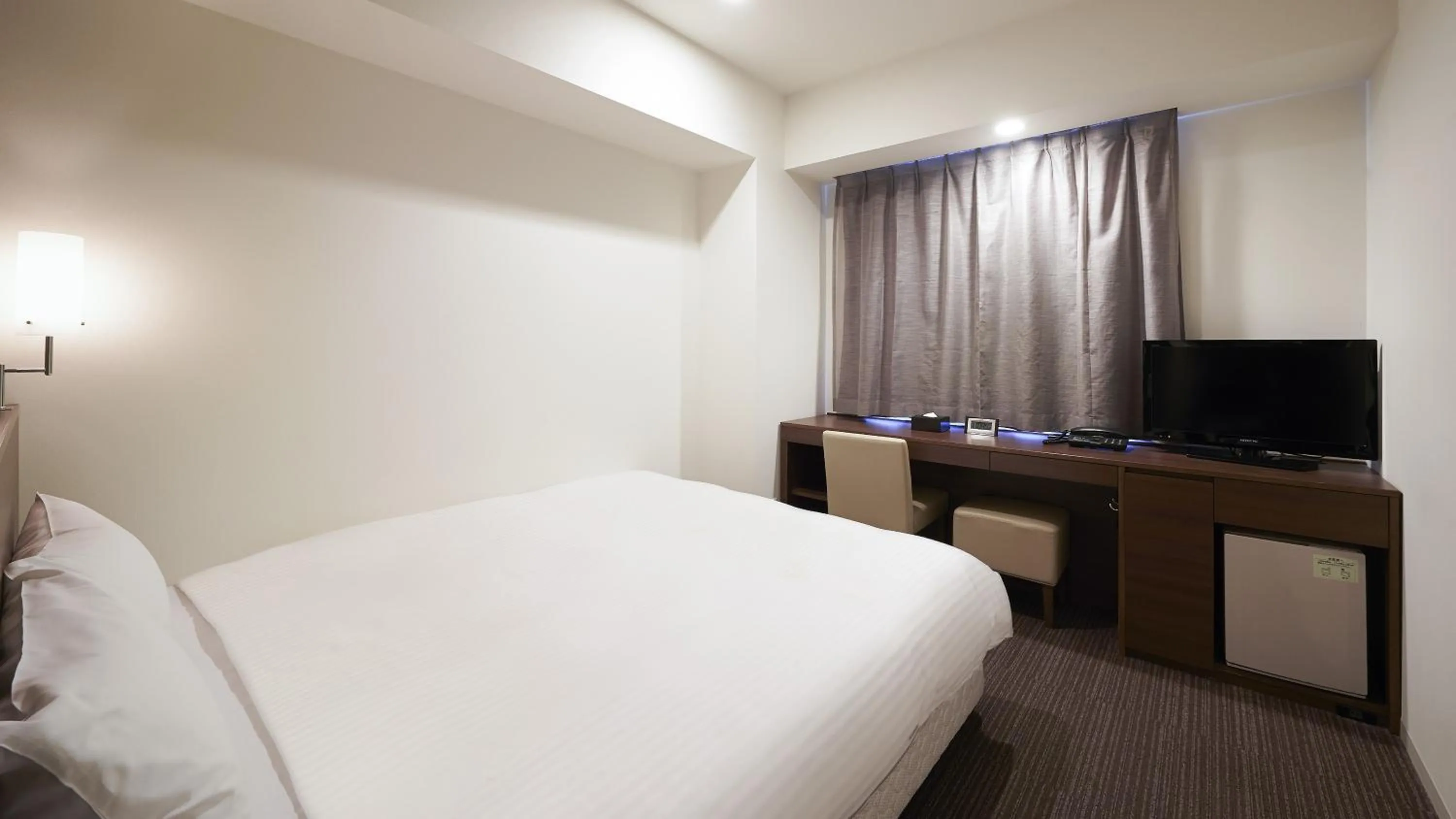 Photo of the whole room, Bed in Sotetsu Fresa Inn Chiba Kashiwa