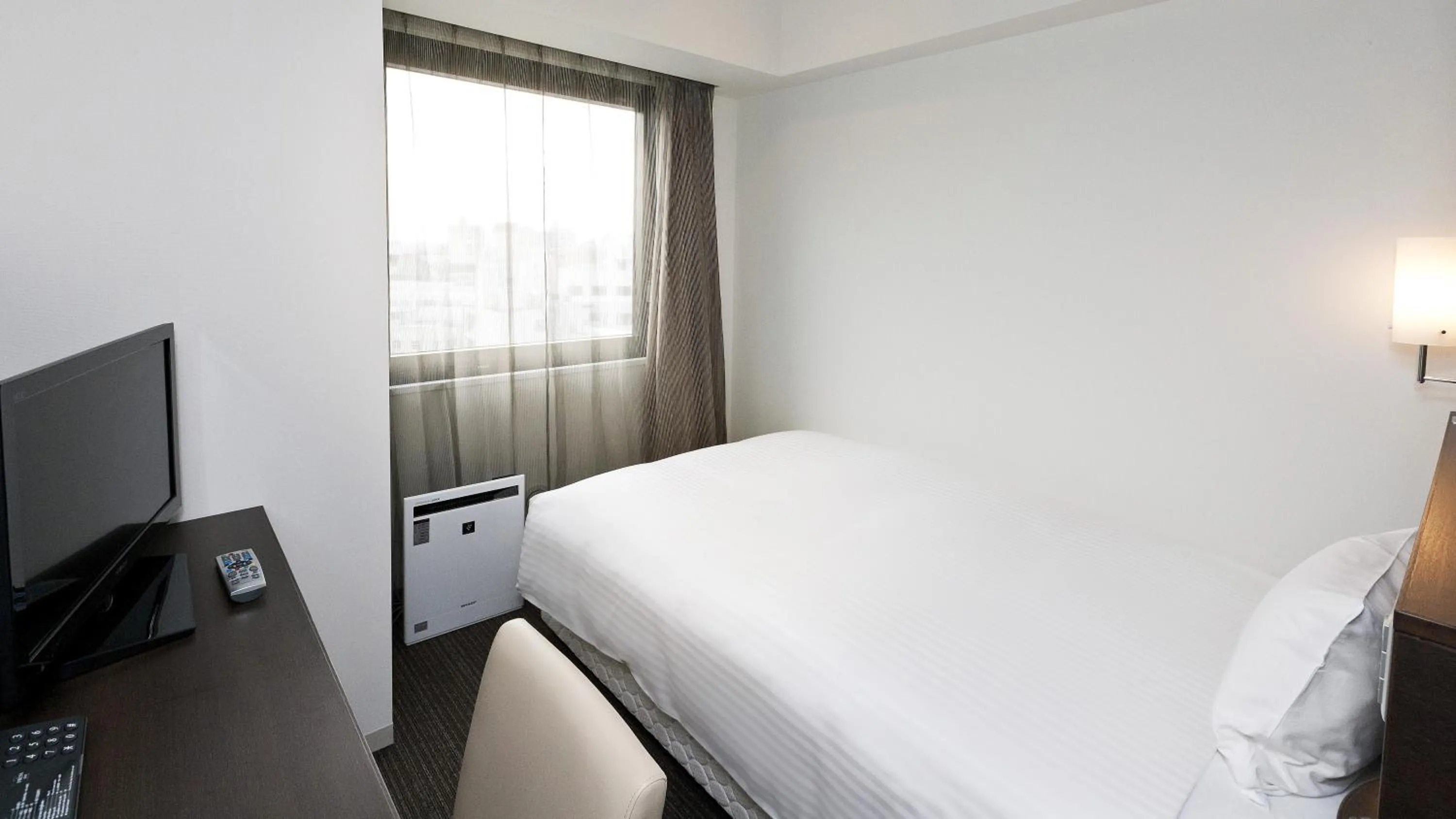 Bed in Sotetsu Fresa Inn Chiba Kashiwa