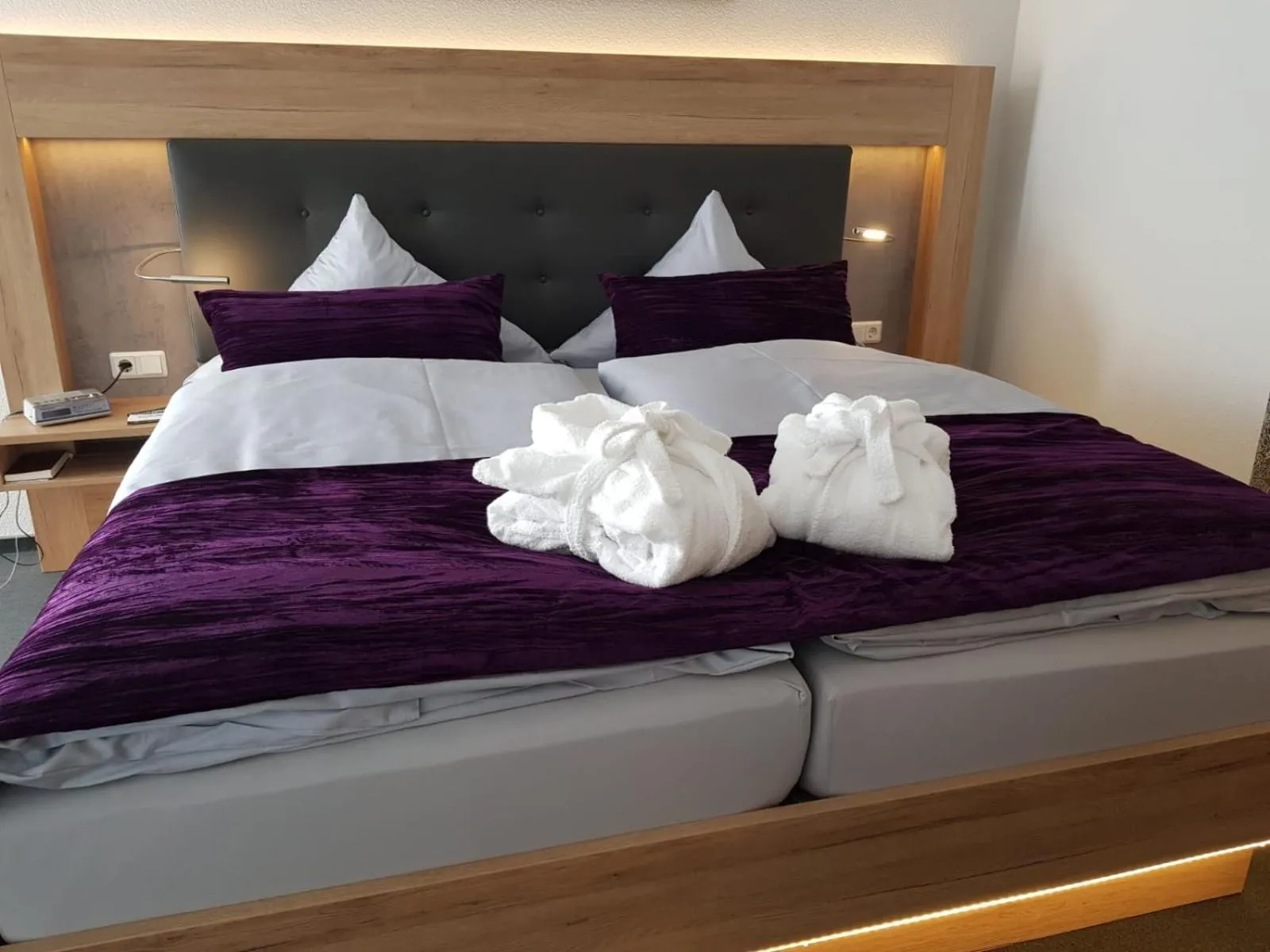 Bed in Hotel Ostfriesen Hof