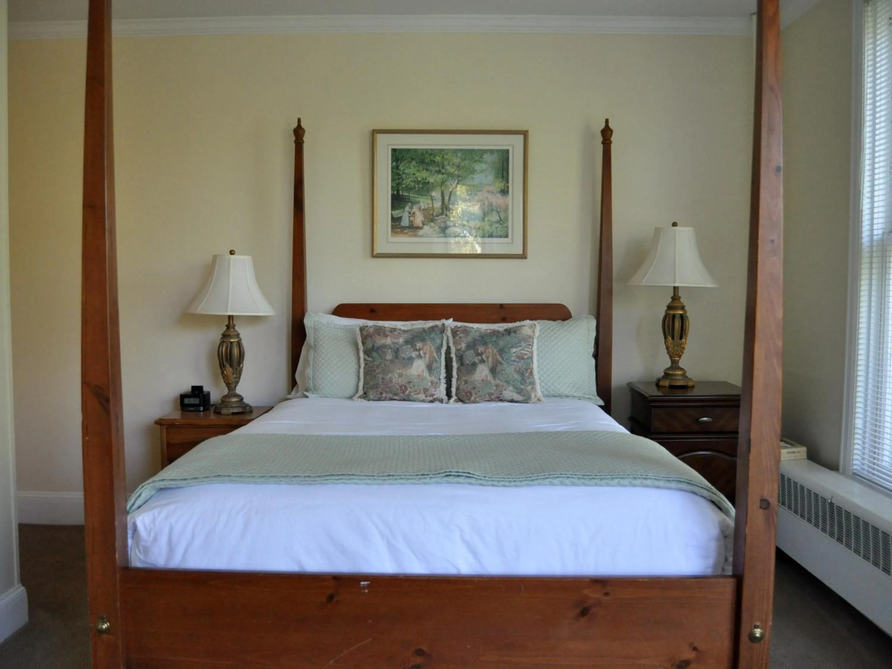 Bedroom, Bed in Anne's Washington Inn