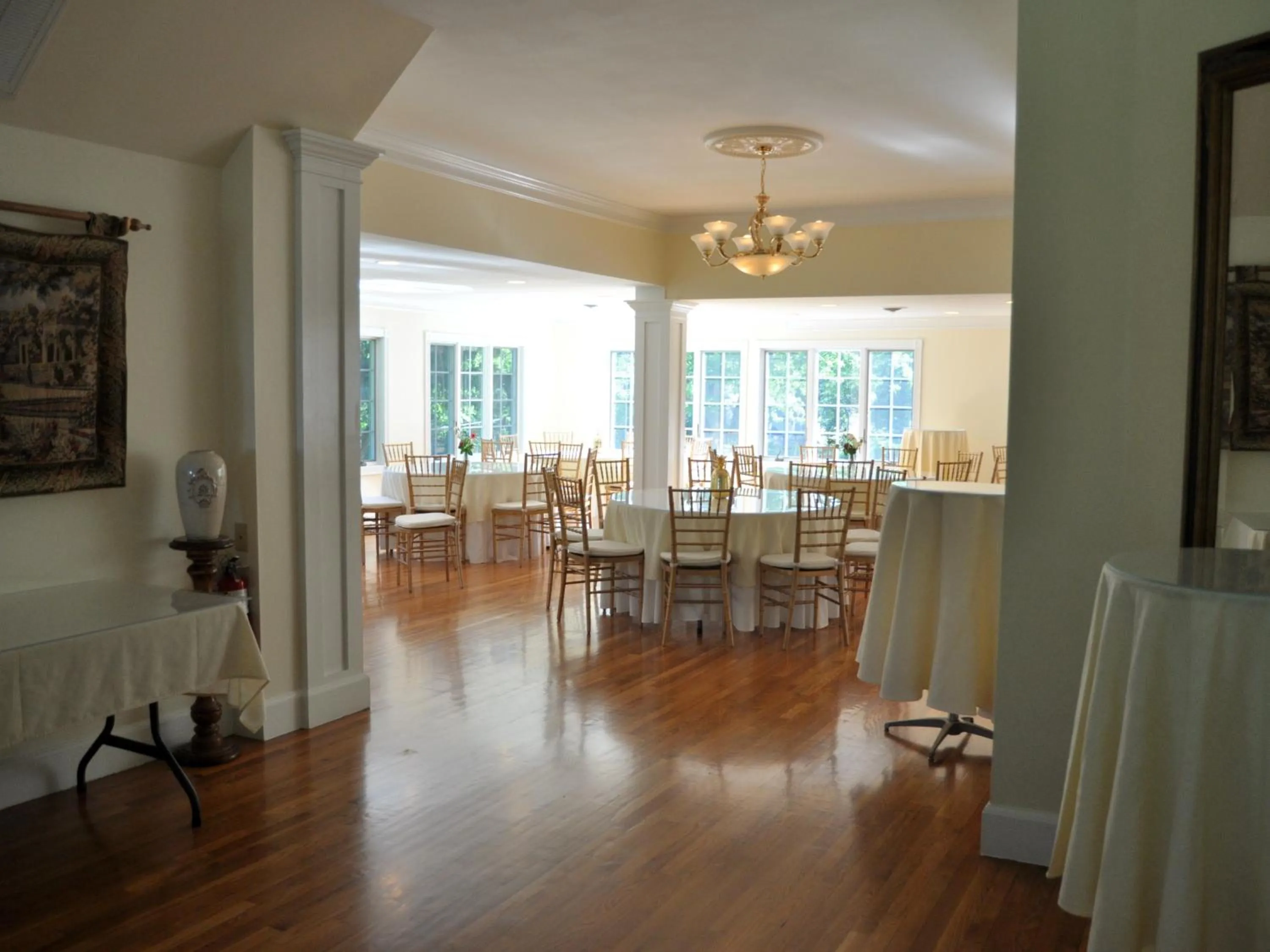 Dining area in Anne's Washington Inn